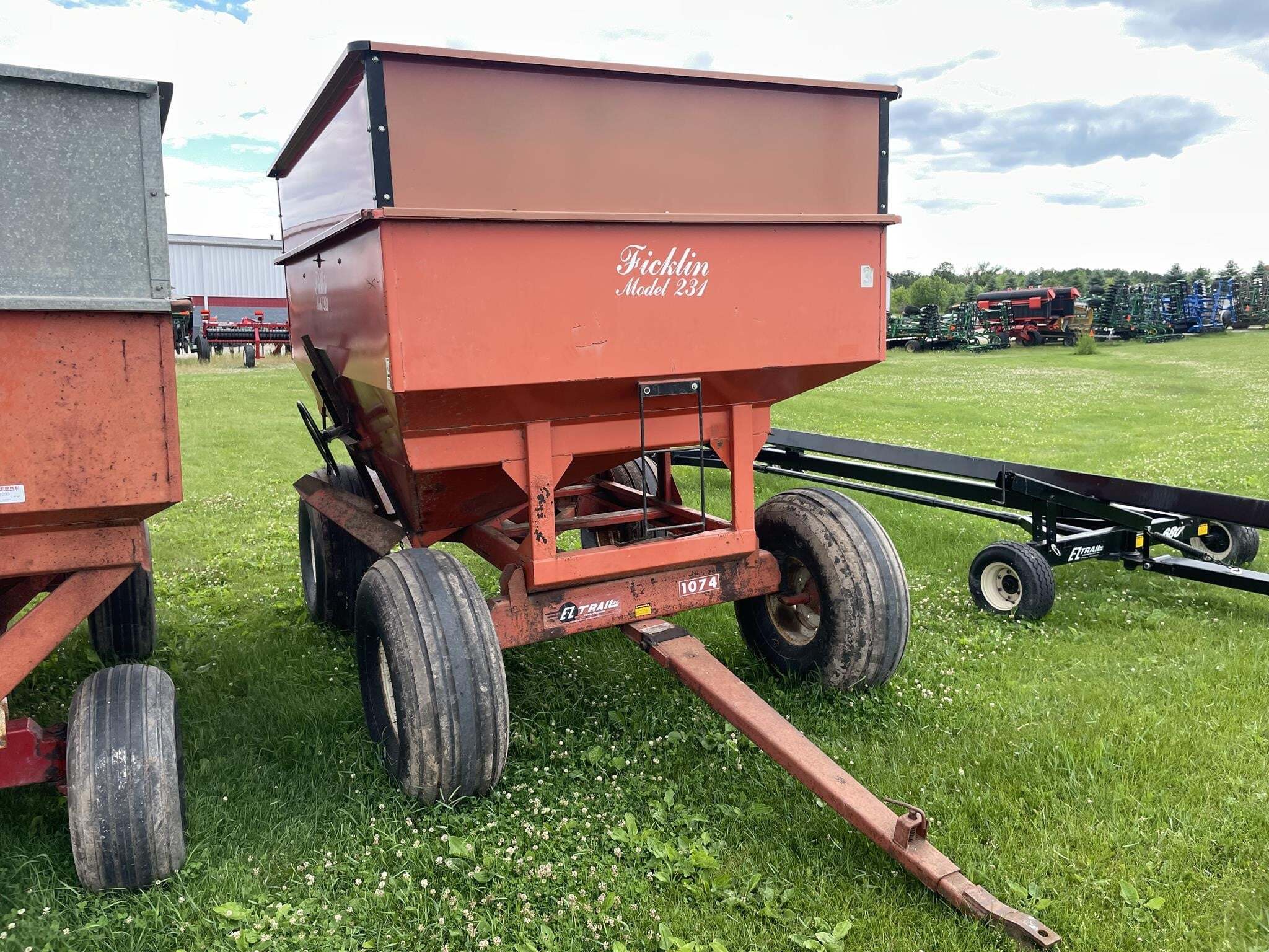  Ficklin 231 Gravity Wagon