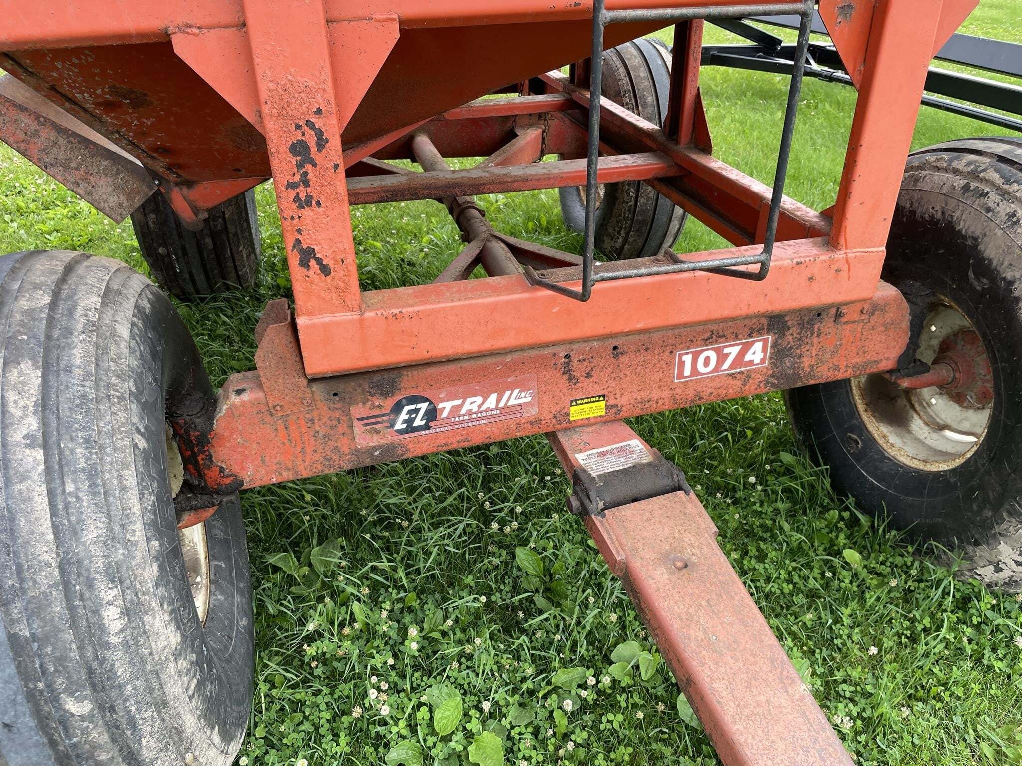  Ficklin 231 Gravity Wagon