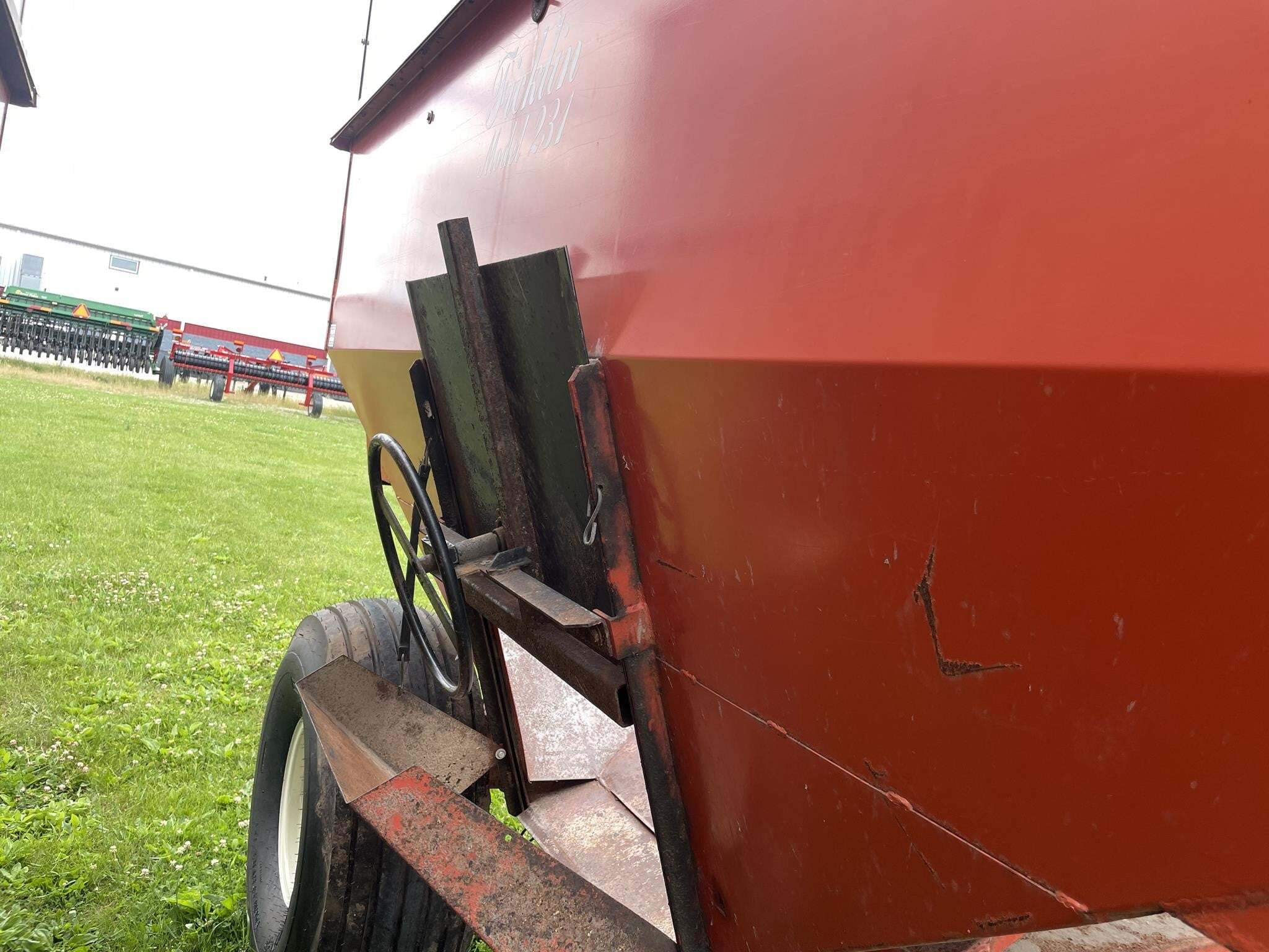  Ficklin 231 Gravity Wagon