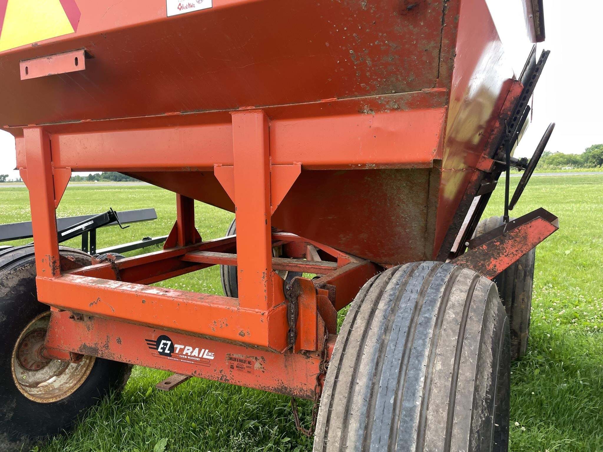  Ficklin 231 Gravity Wagon