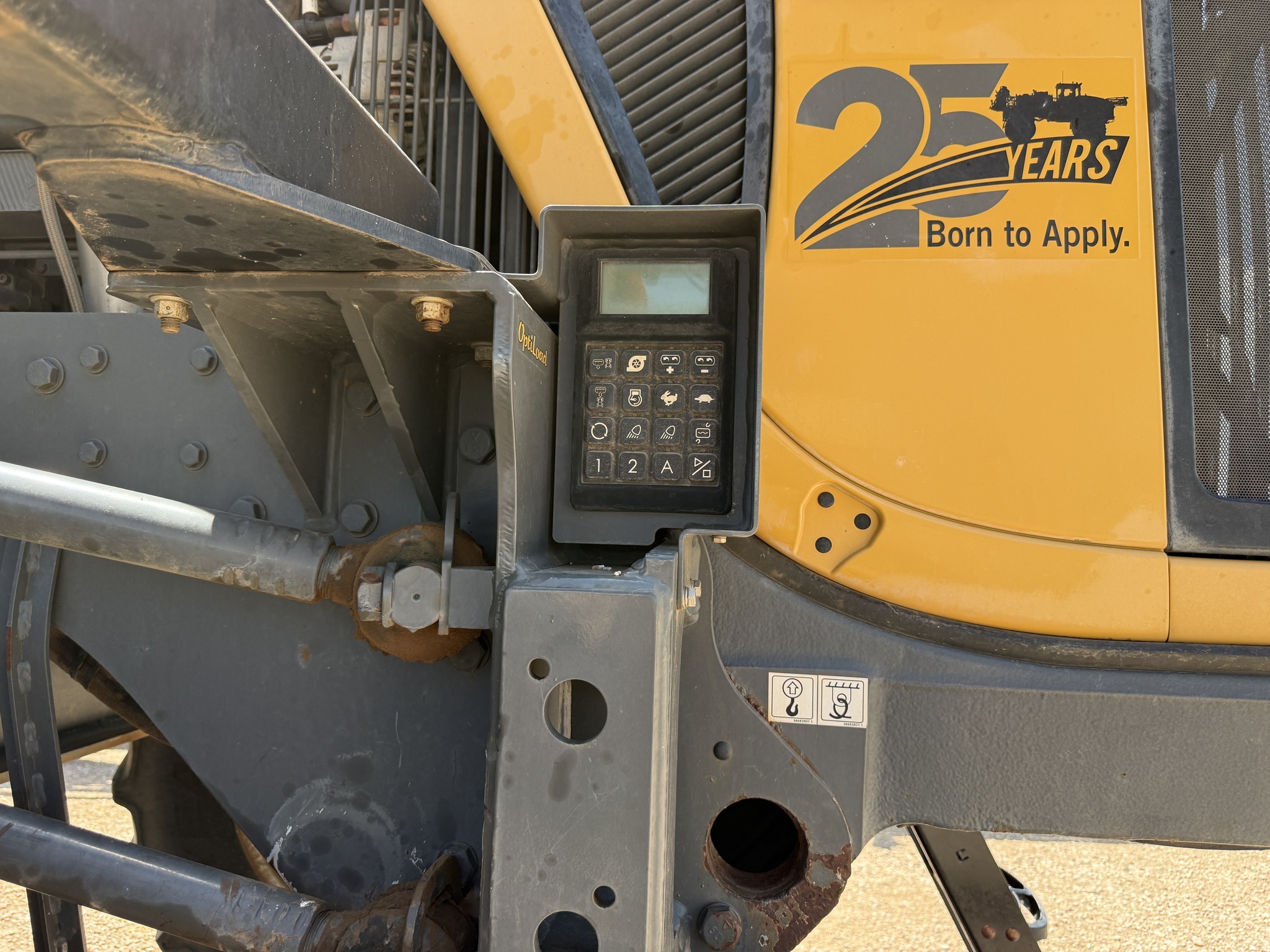 2018 ROGATOR RG1100C Self-Propelled Sprayer