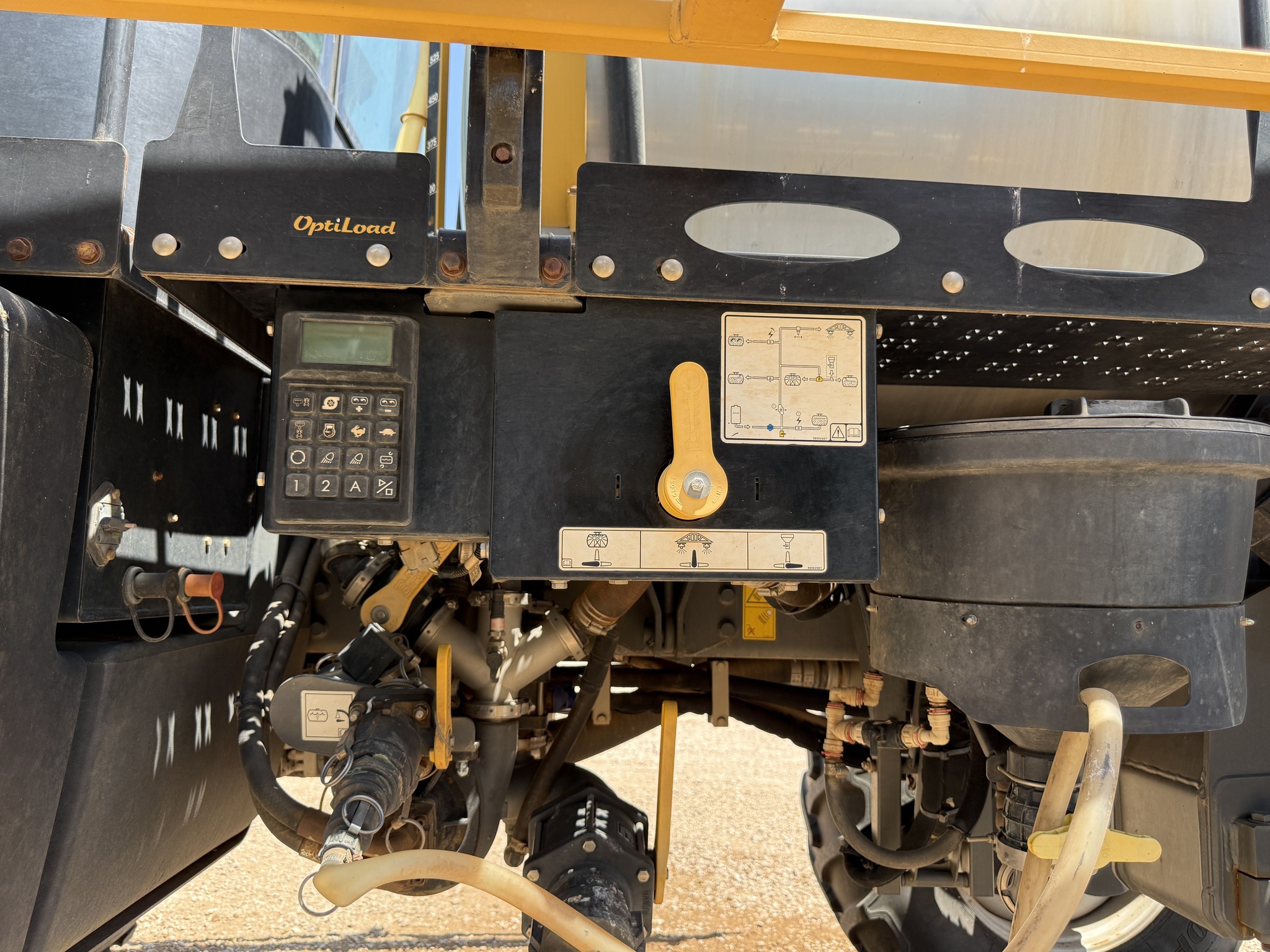 2018 ROGATOR RG1100C Self-Propelled Sprayer