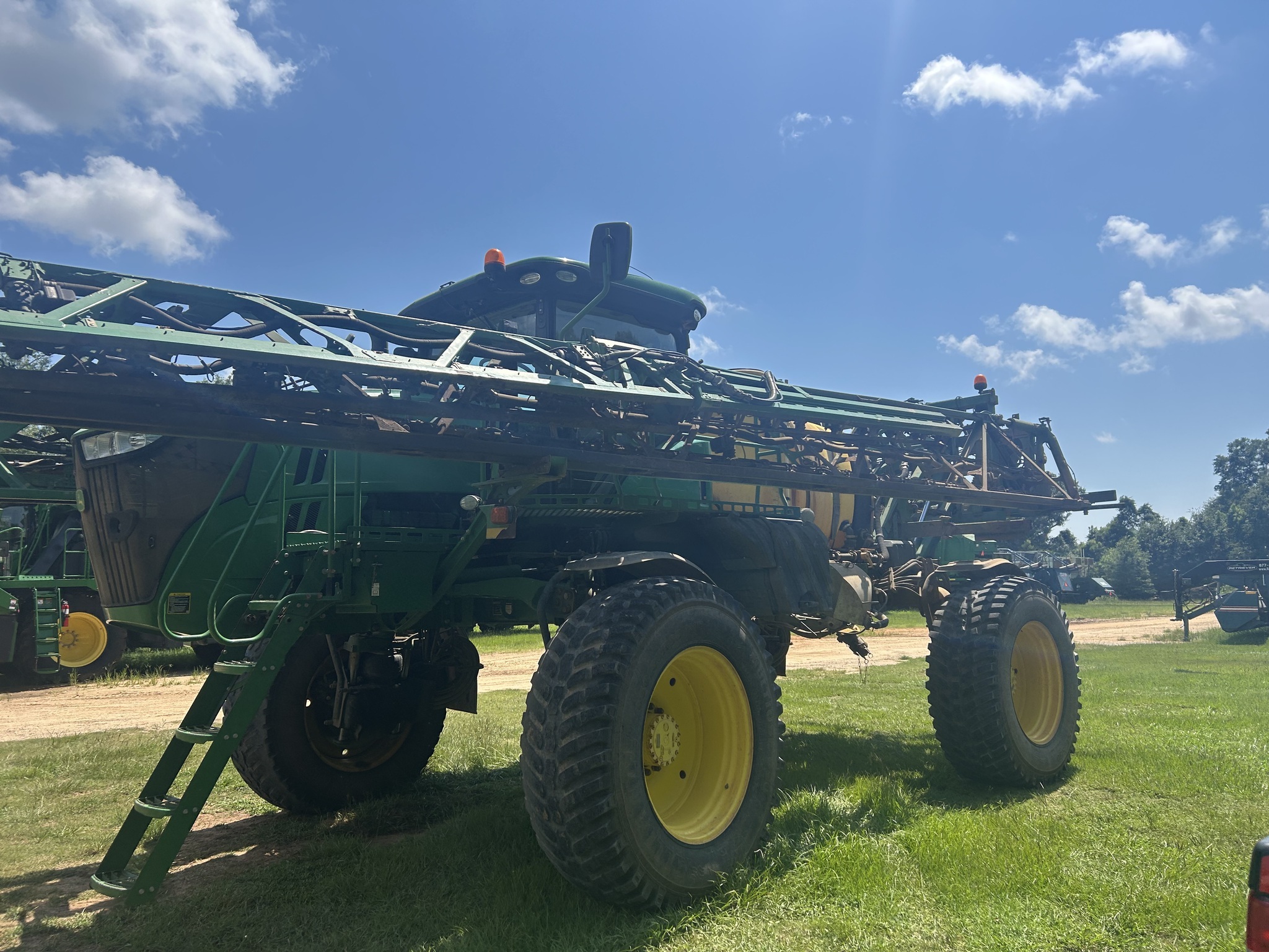 2019 John Deere R4030 Self-Propelled Sprayer