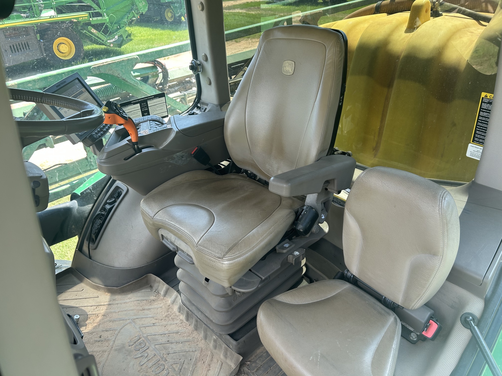 2019 John Deere R4030 Self-Propelled Sprayer
