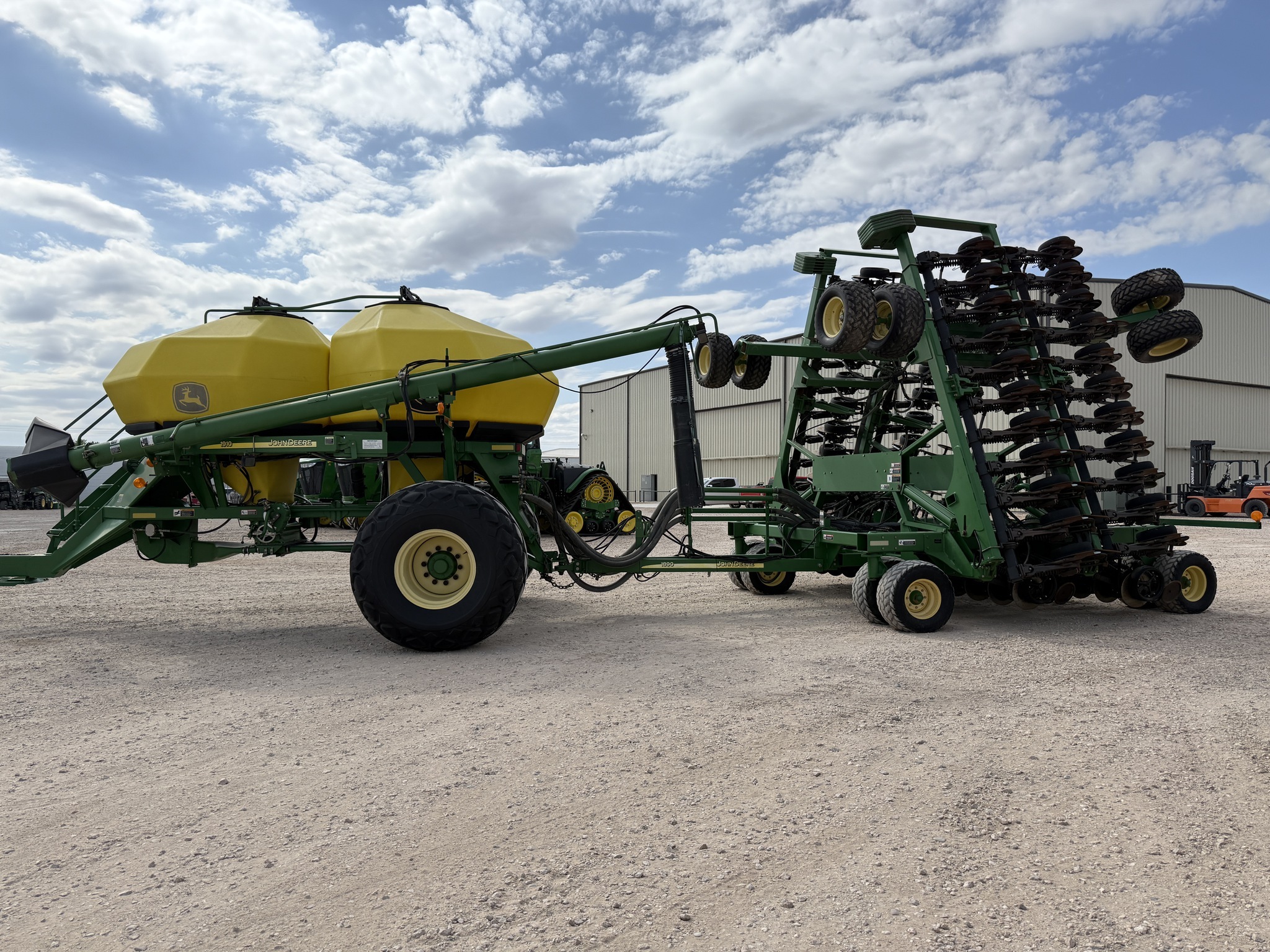 2004 John Deere 1890 Air Seeder