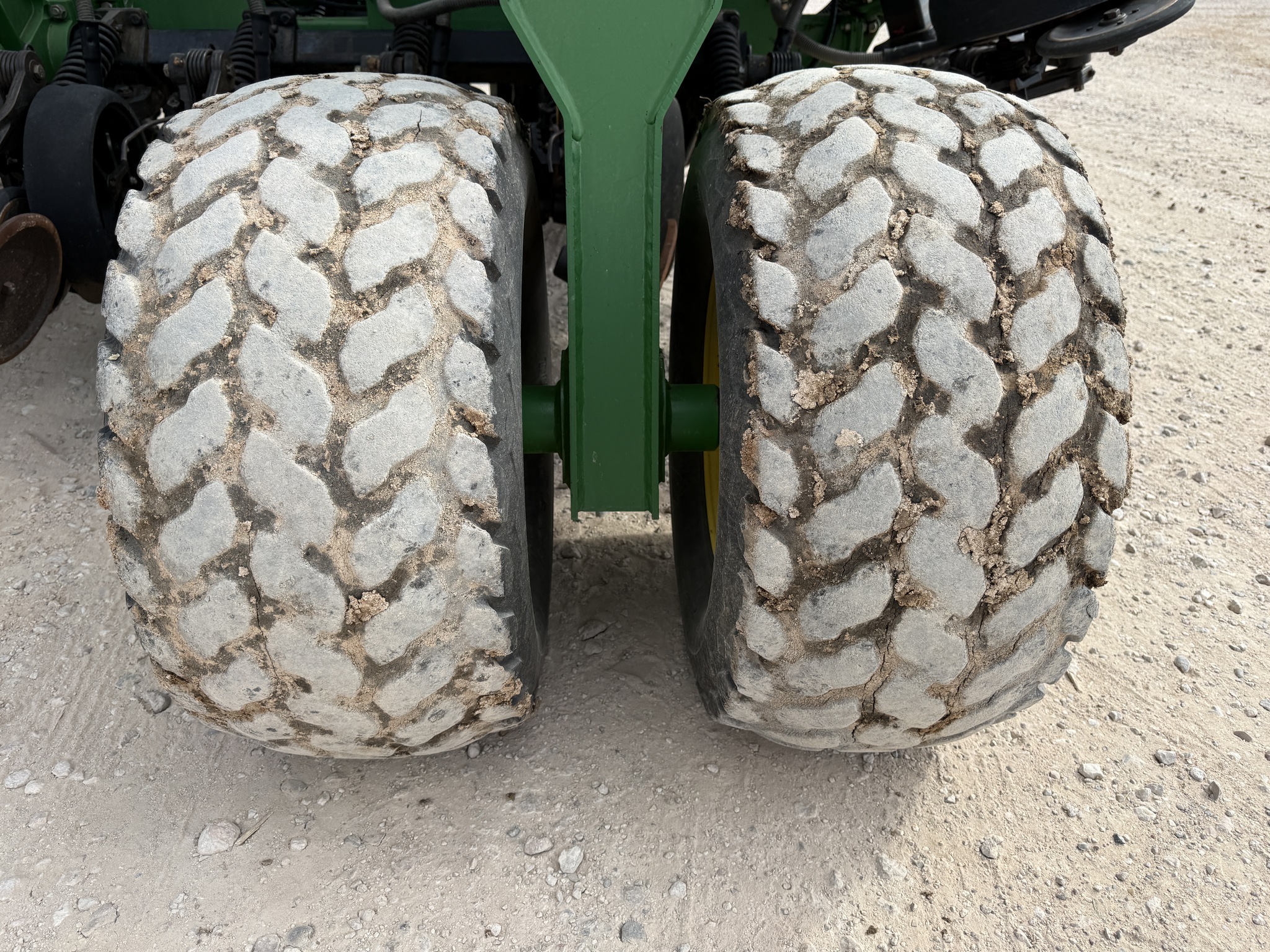 2004 John Deere 1890 Air Seeder