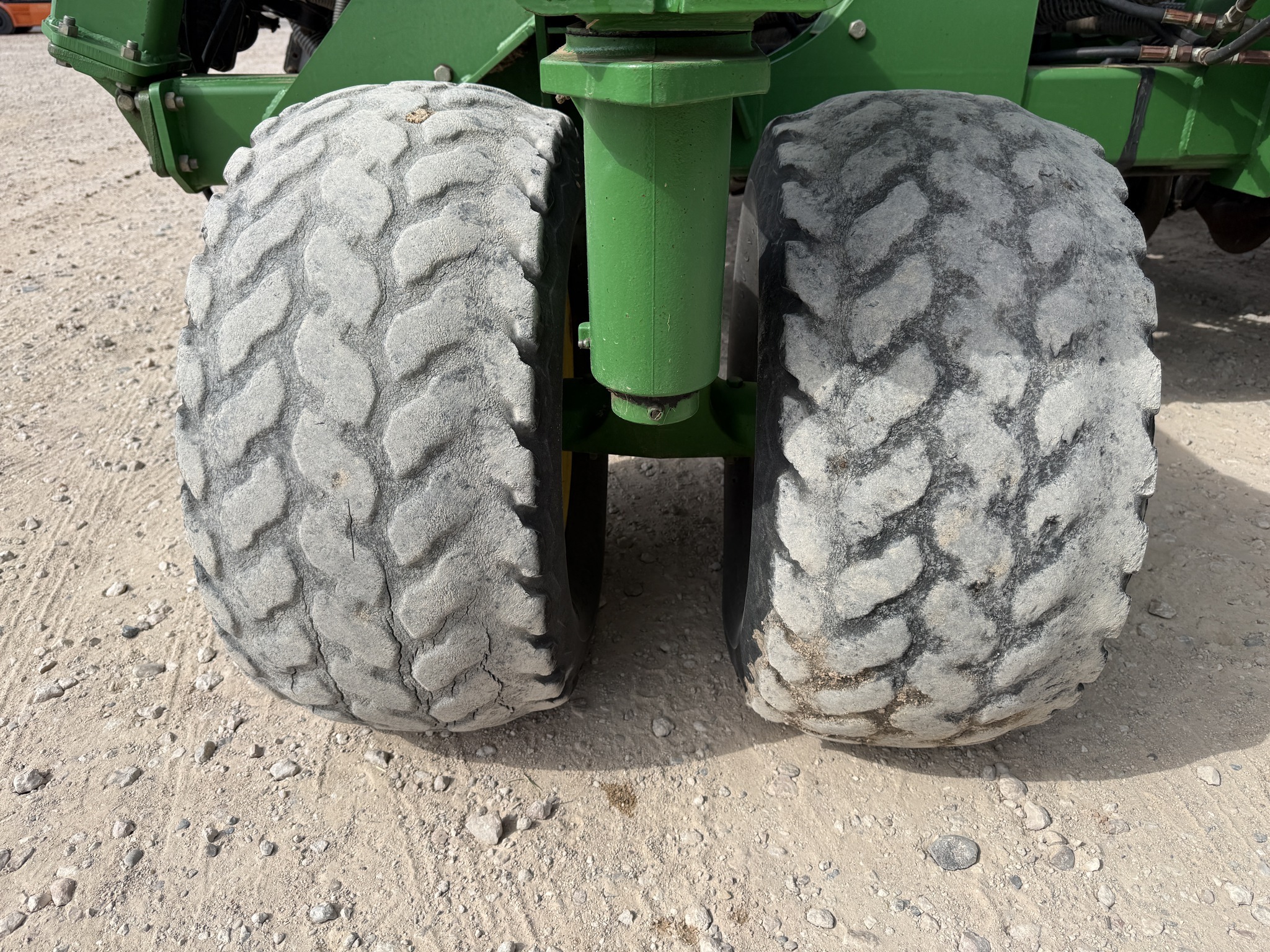 2004 John Deere 1890 Air Seeder