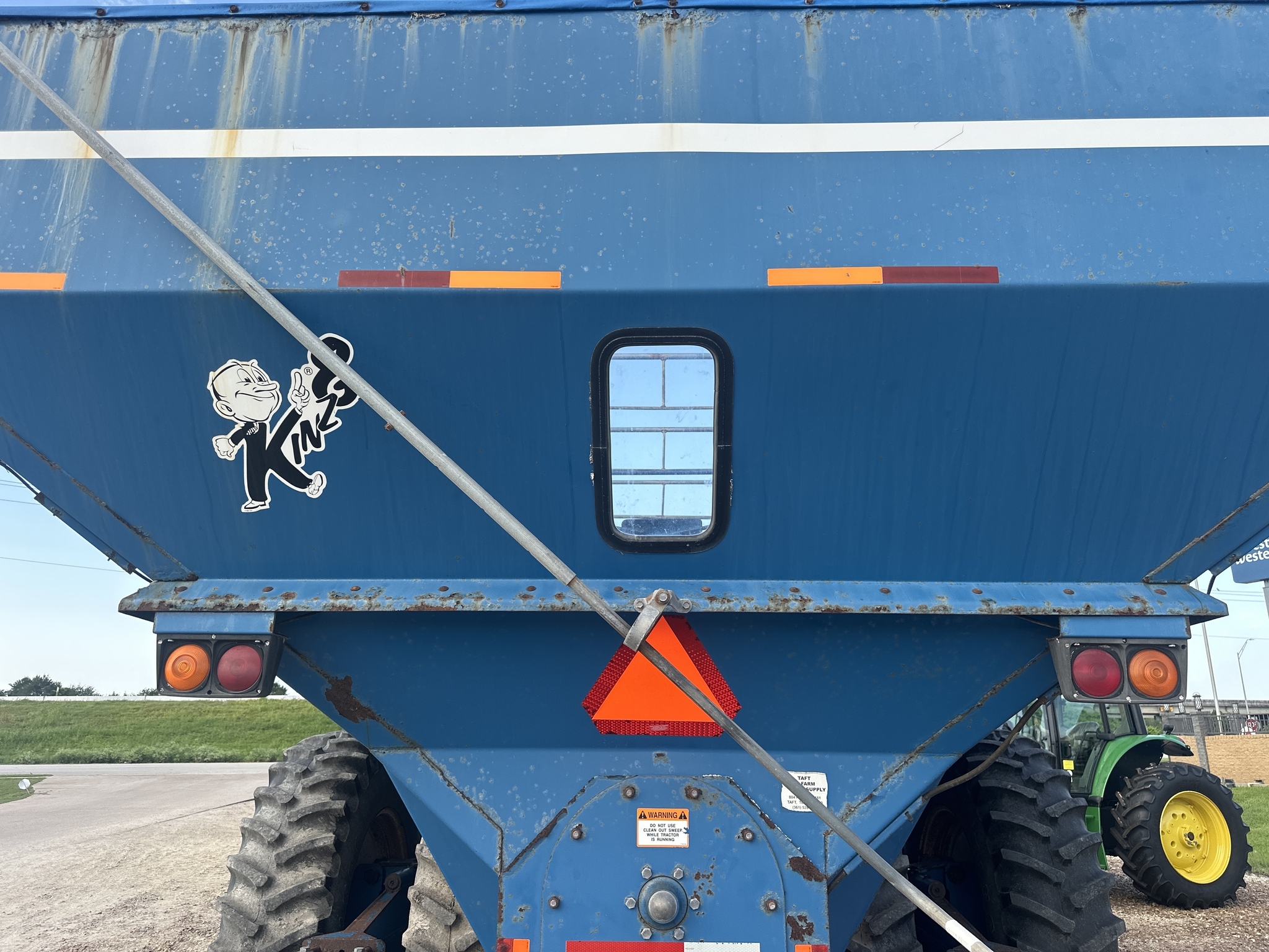 2004 Kinze 1050 Grain Cart