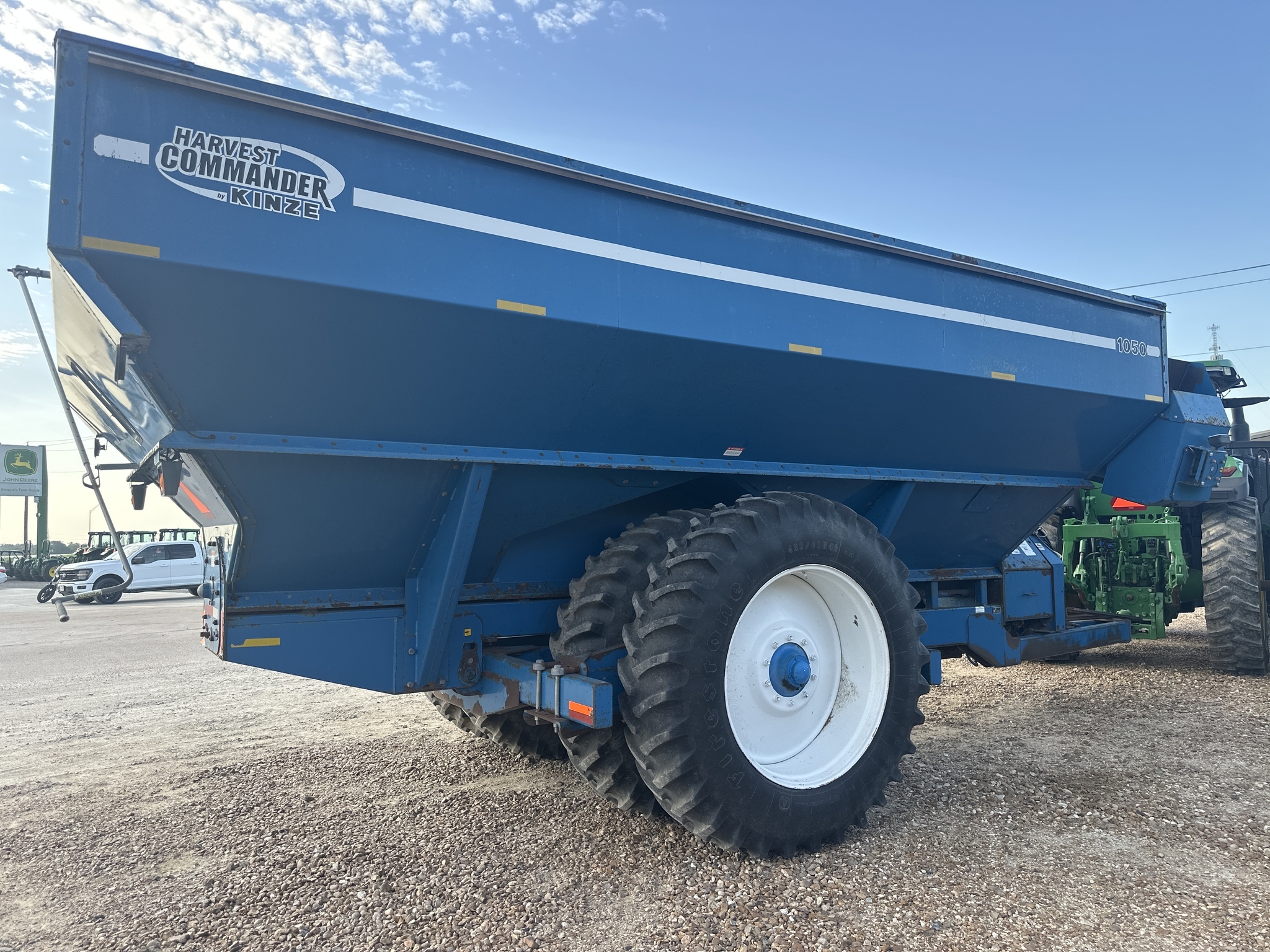 2004 Kinze 1050 Grain Cart