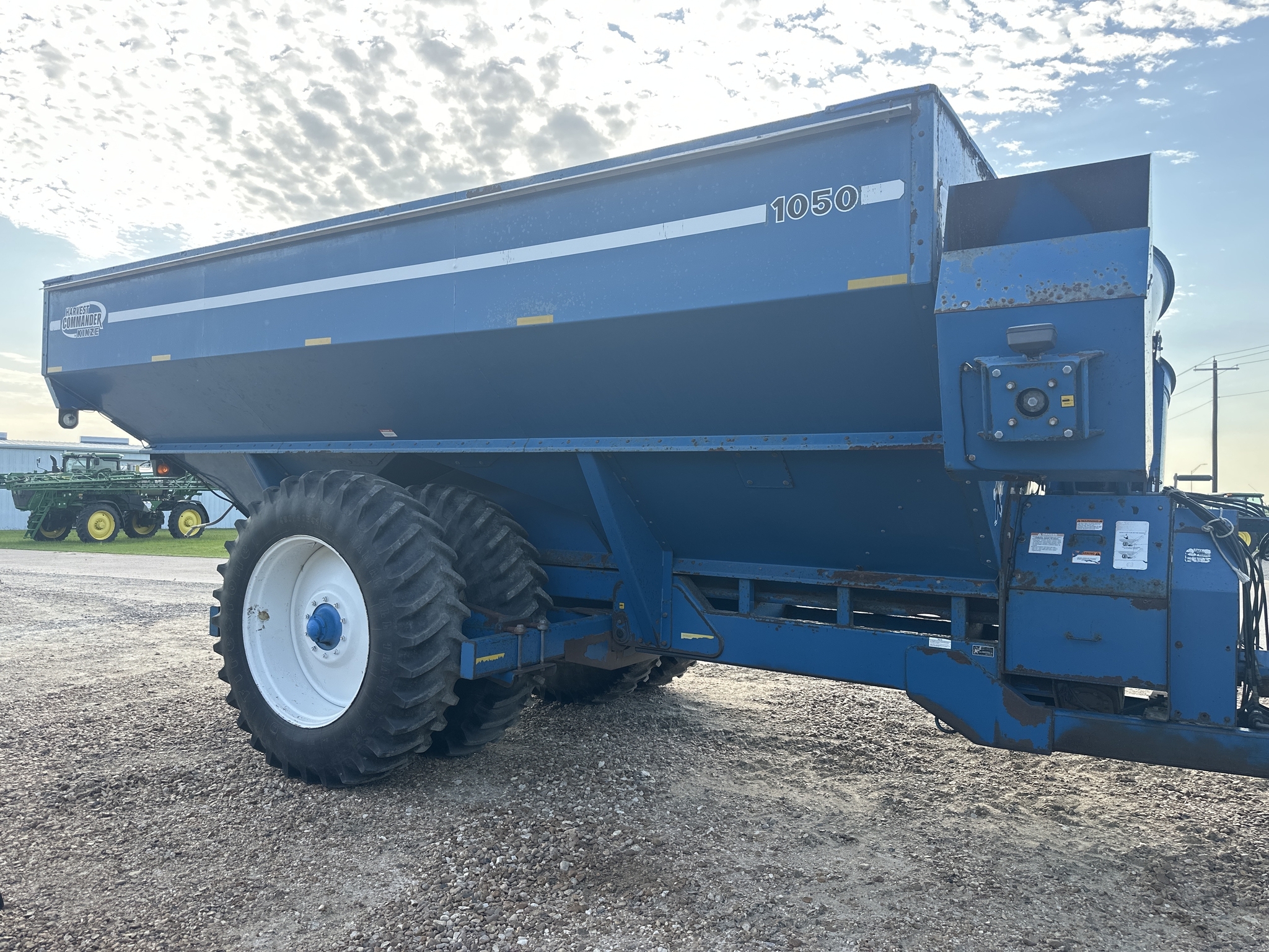 2004 Kinze 1050 Grain Cart