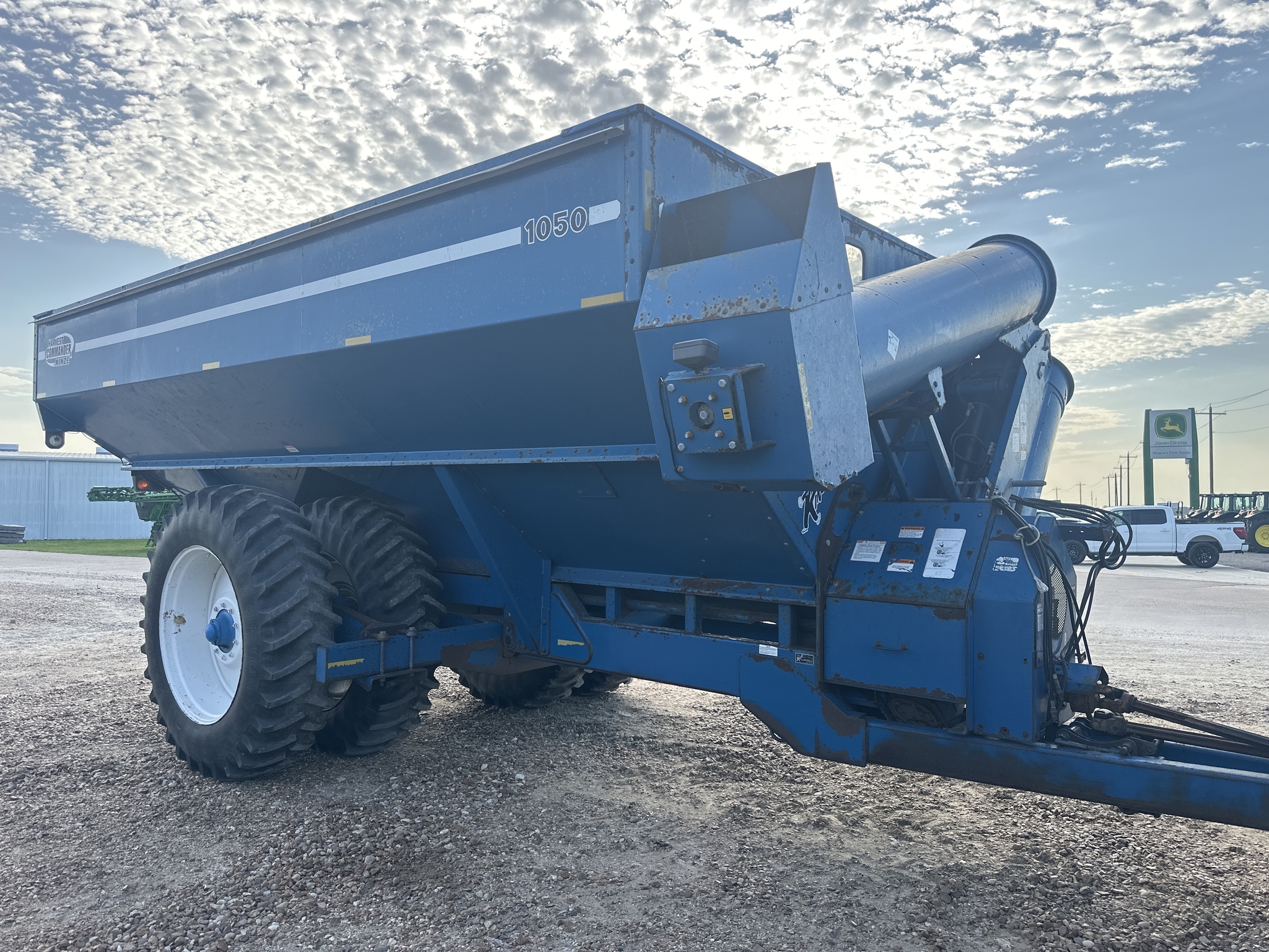 2004 Kinze 1050 Grain Cart