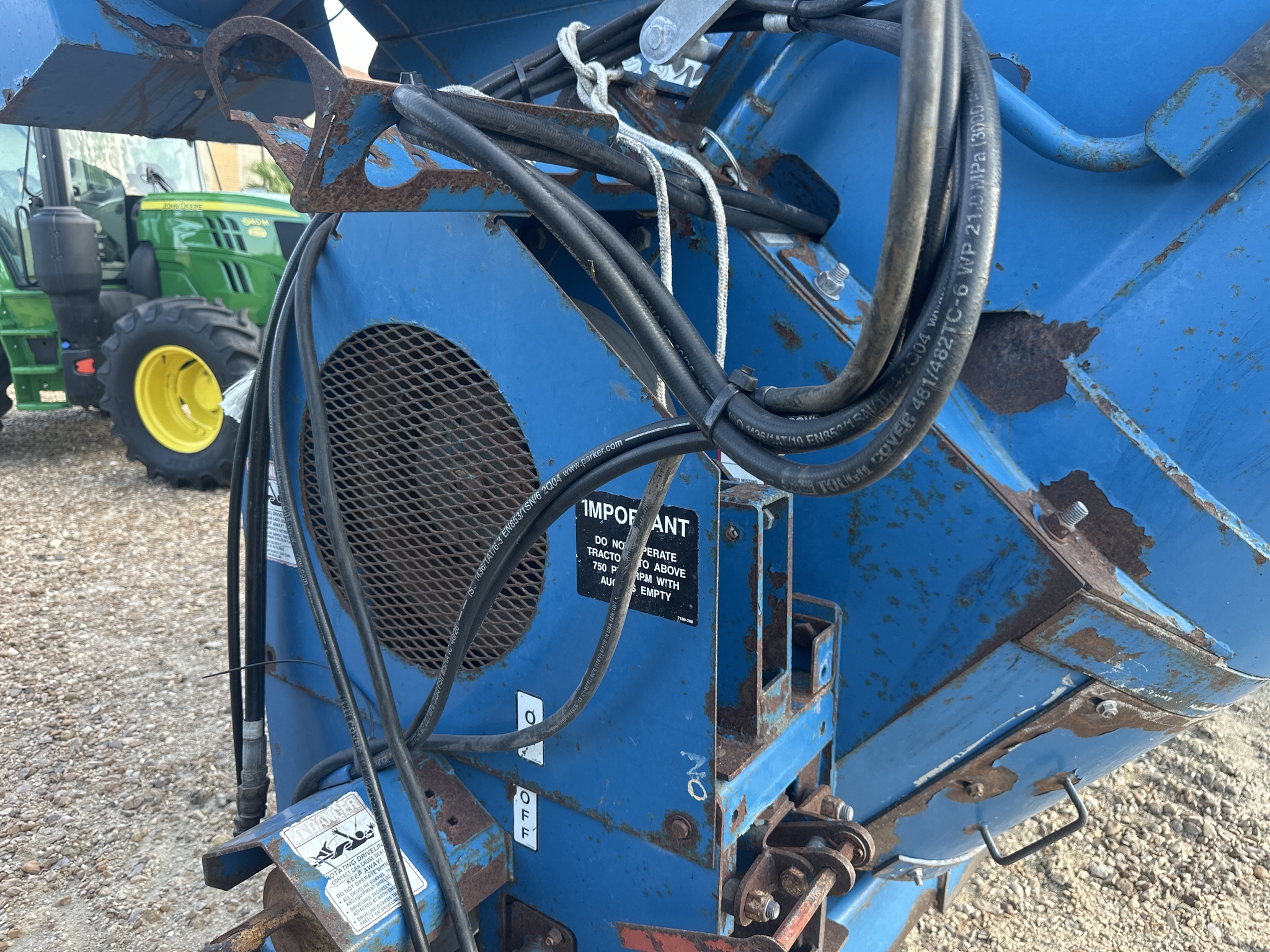 2004 Kinze 1050 Grain Cart