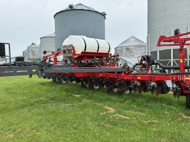 2021 White 9816VE Planter