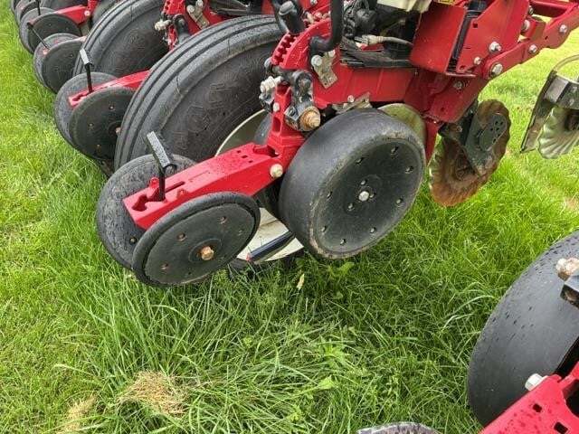 2021 White 9816VE Planter