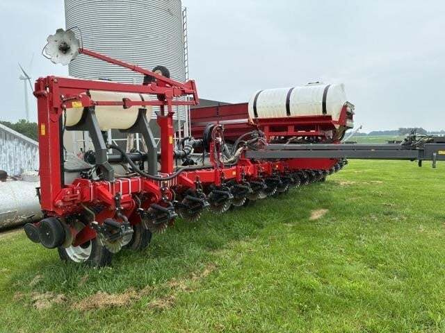 2021 White 9816VE Planter