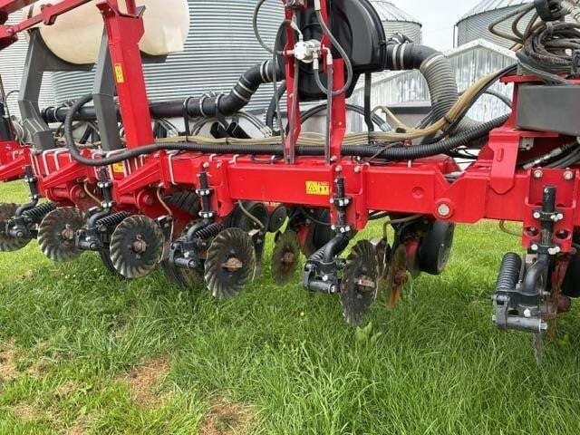 2021 White 9816VE Planter