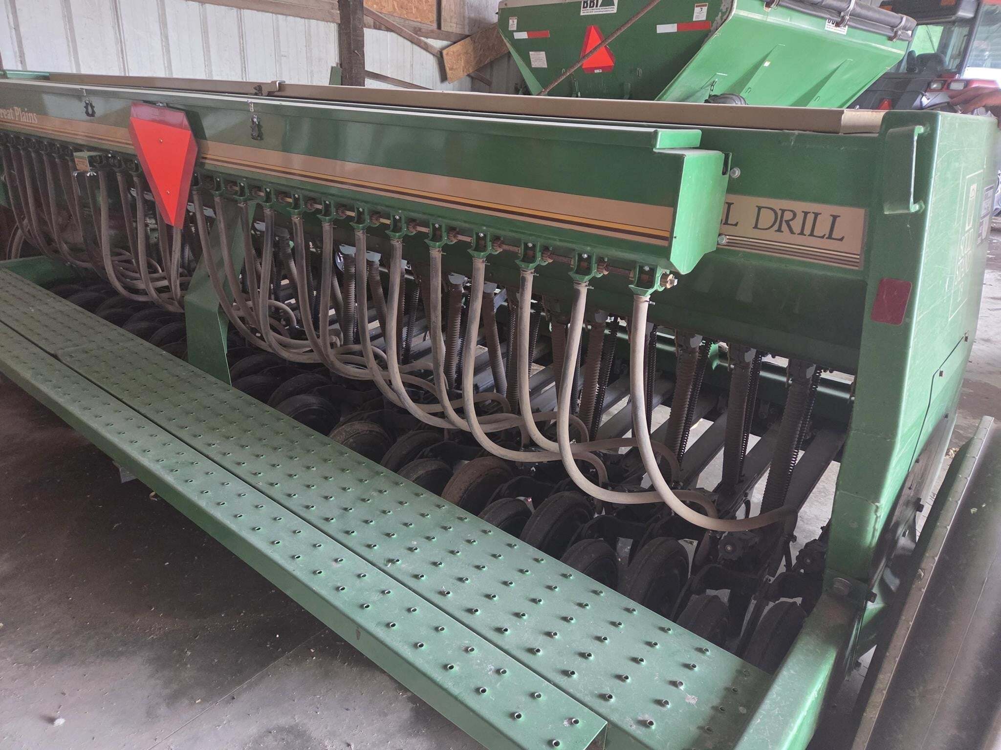 1995 Great Plains Solid Stand 13 Drill