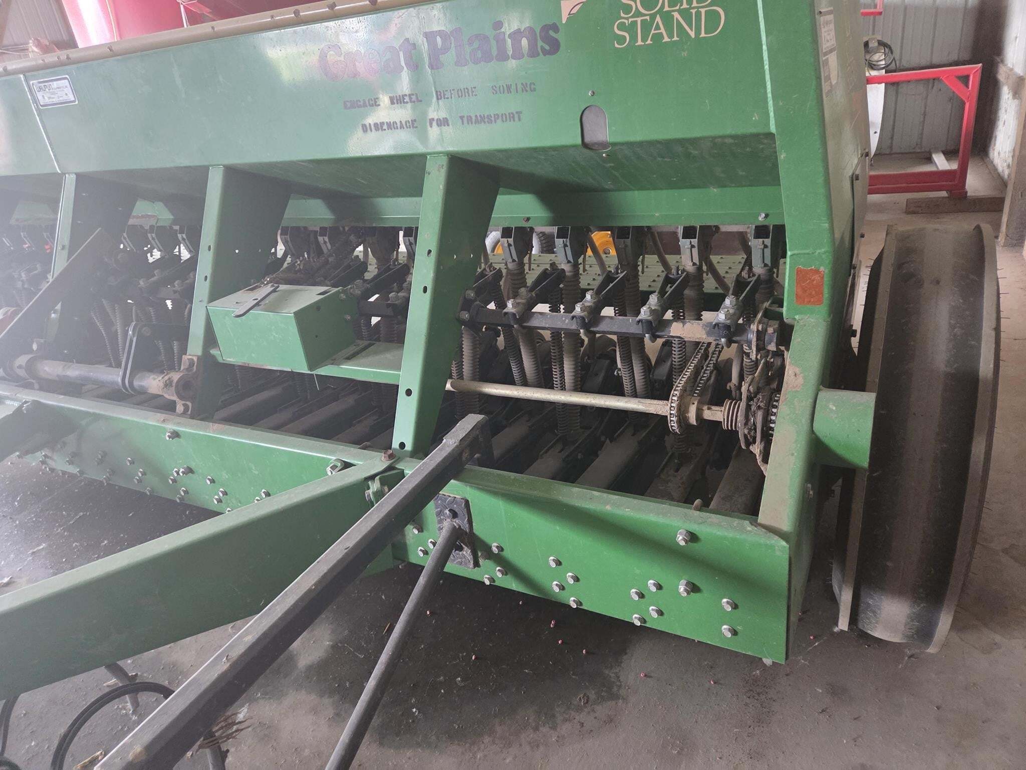 1995 Great Plains Solid Stand 13 Drill