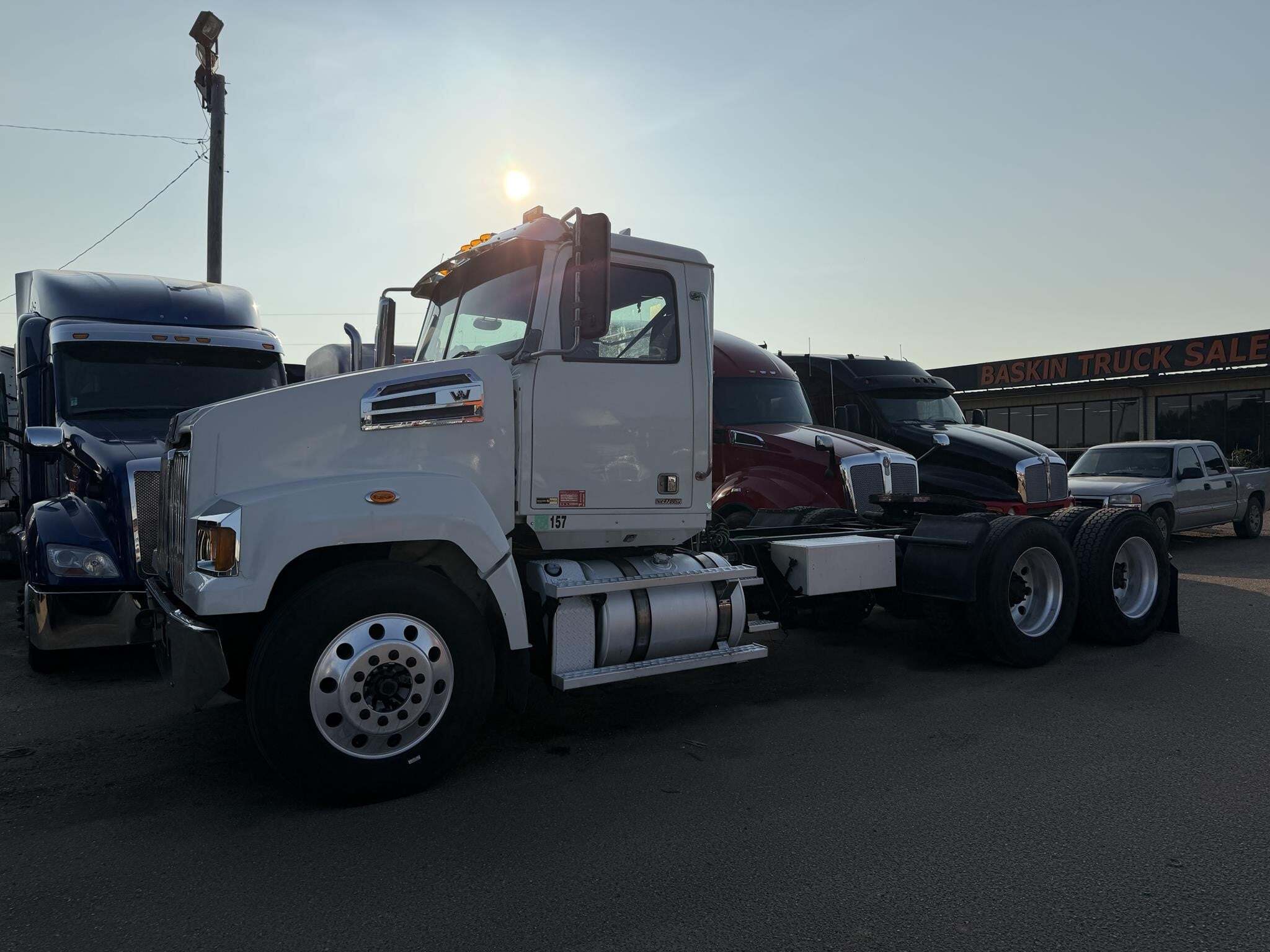 2014 Western Star 4700 Semi Trucks/Trailer