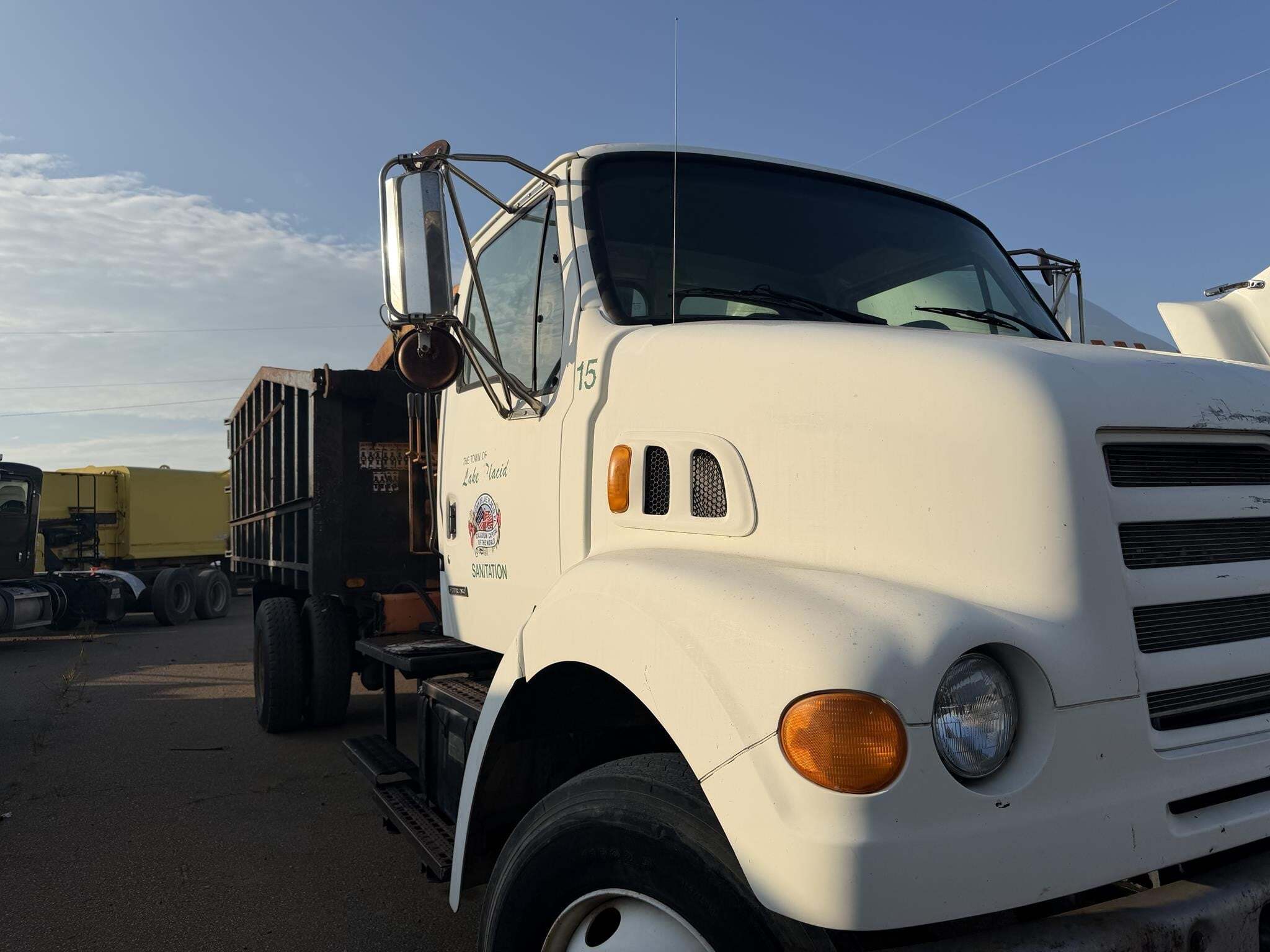2000 Sterling L8500 Semi Trucks/Trailer