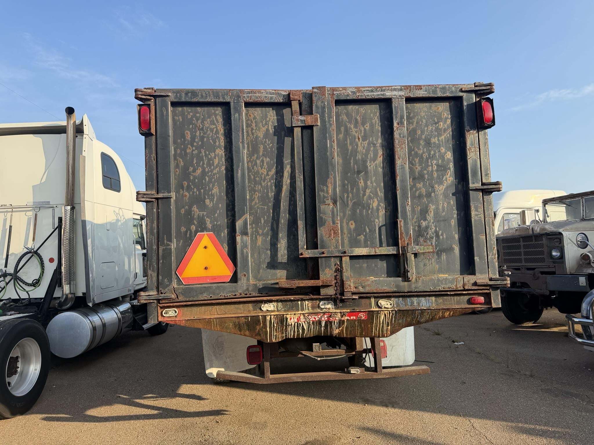 2000 Sterling L8500 Semi Trucks/Trailer