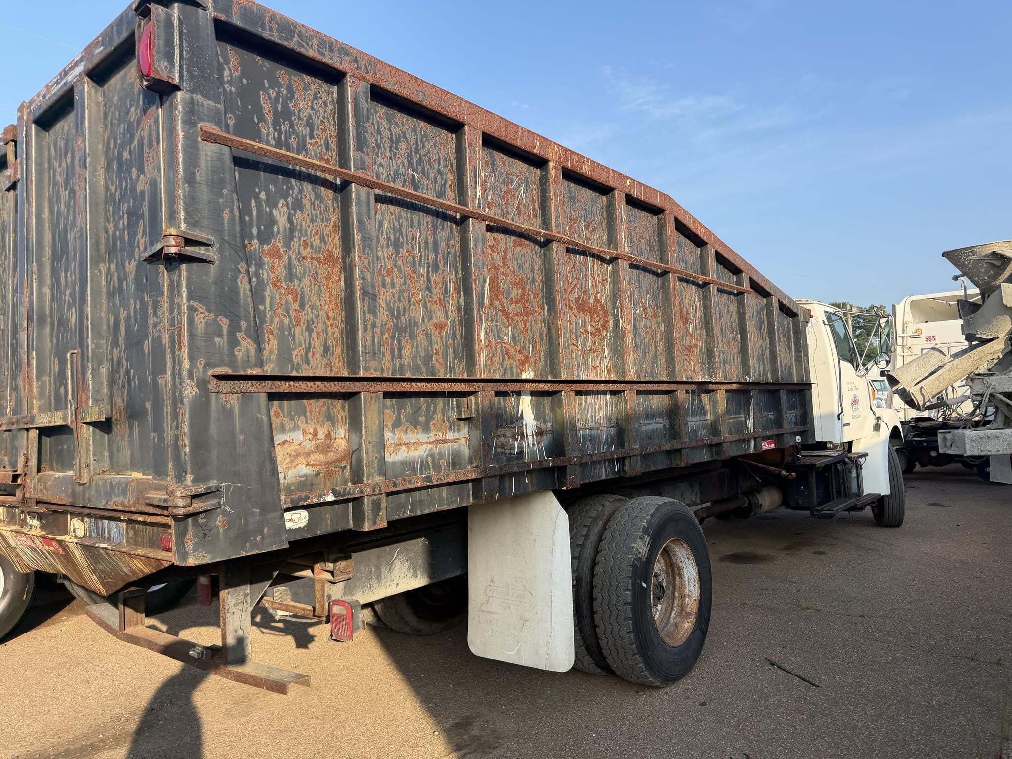 2000 Sterling L8500 Semi Trucks/Trailer