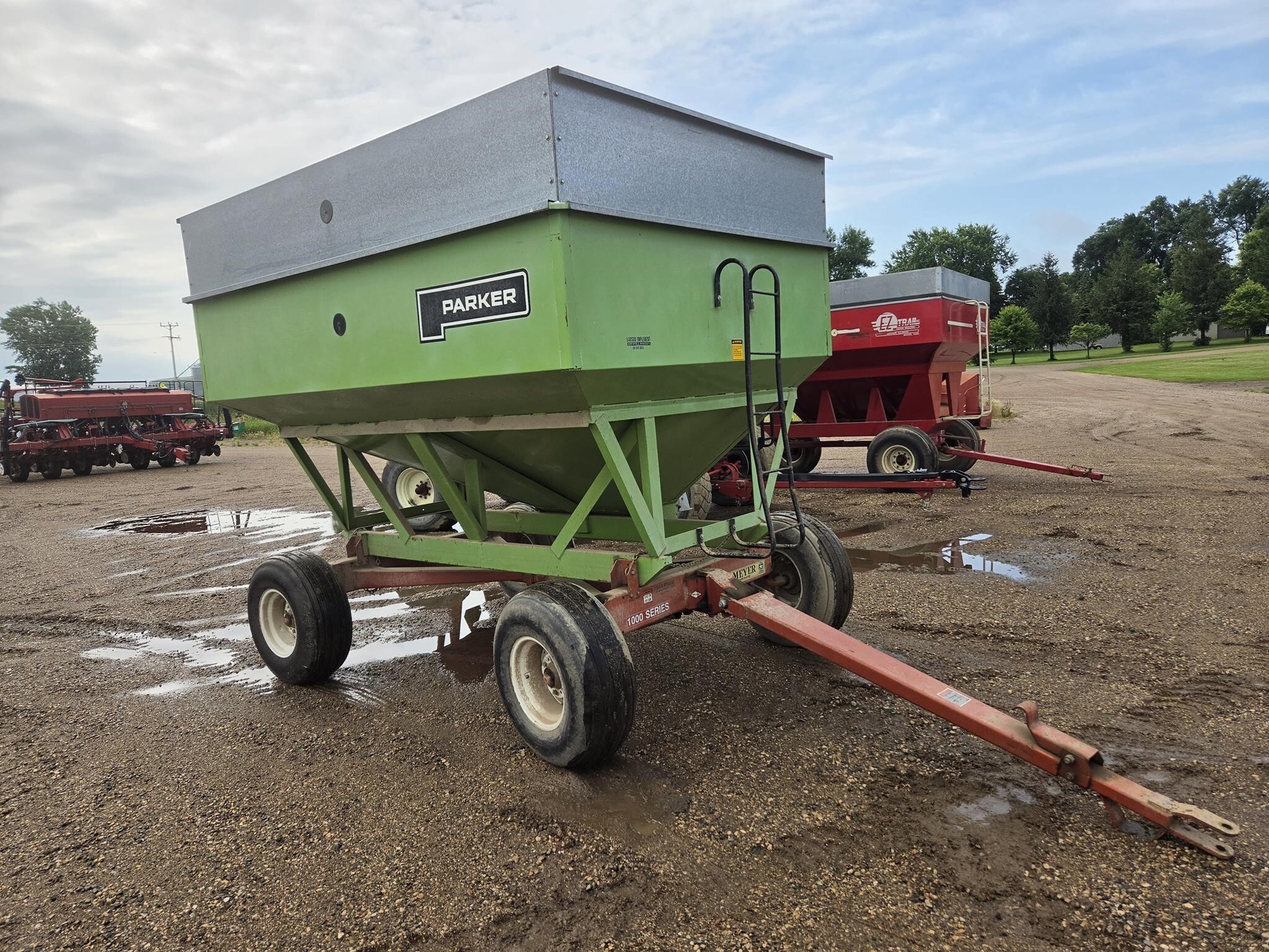 1995 Parker 2000 Gravity Wagon
