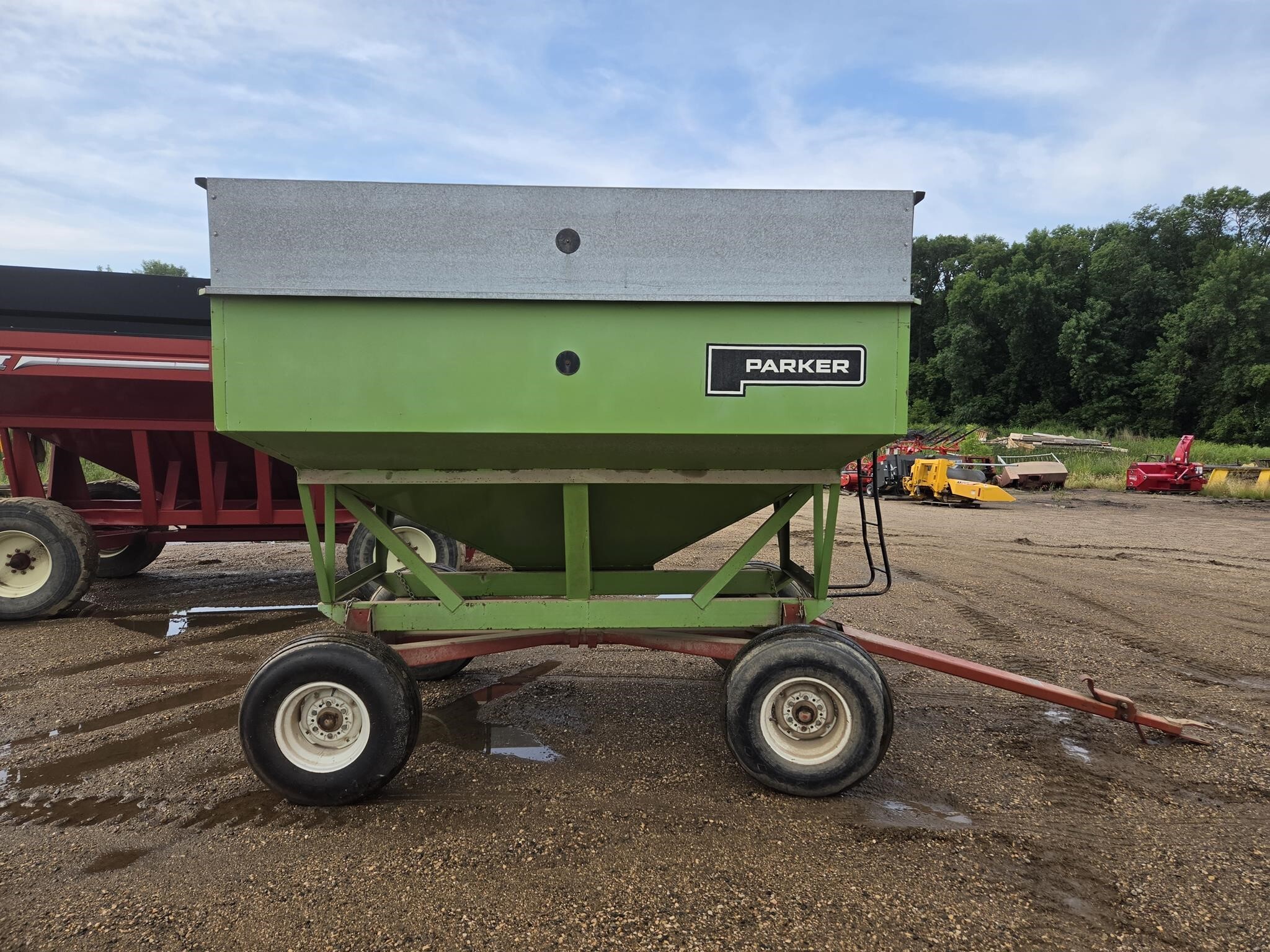 1995 Parker 2000 Gravity Wagon