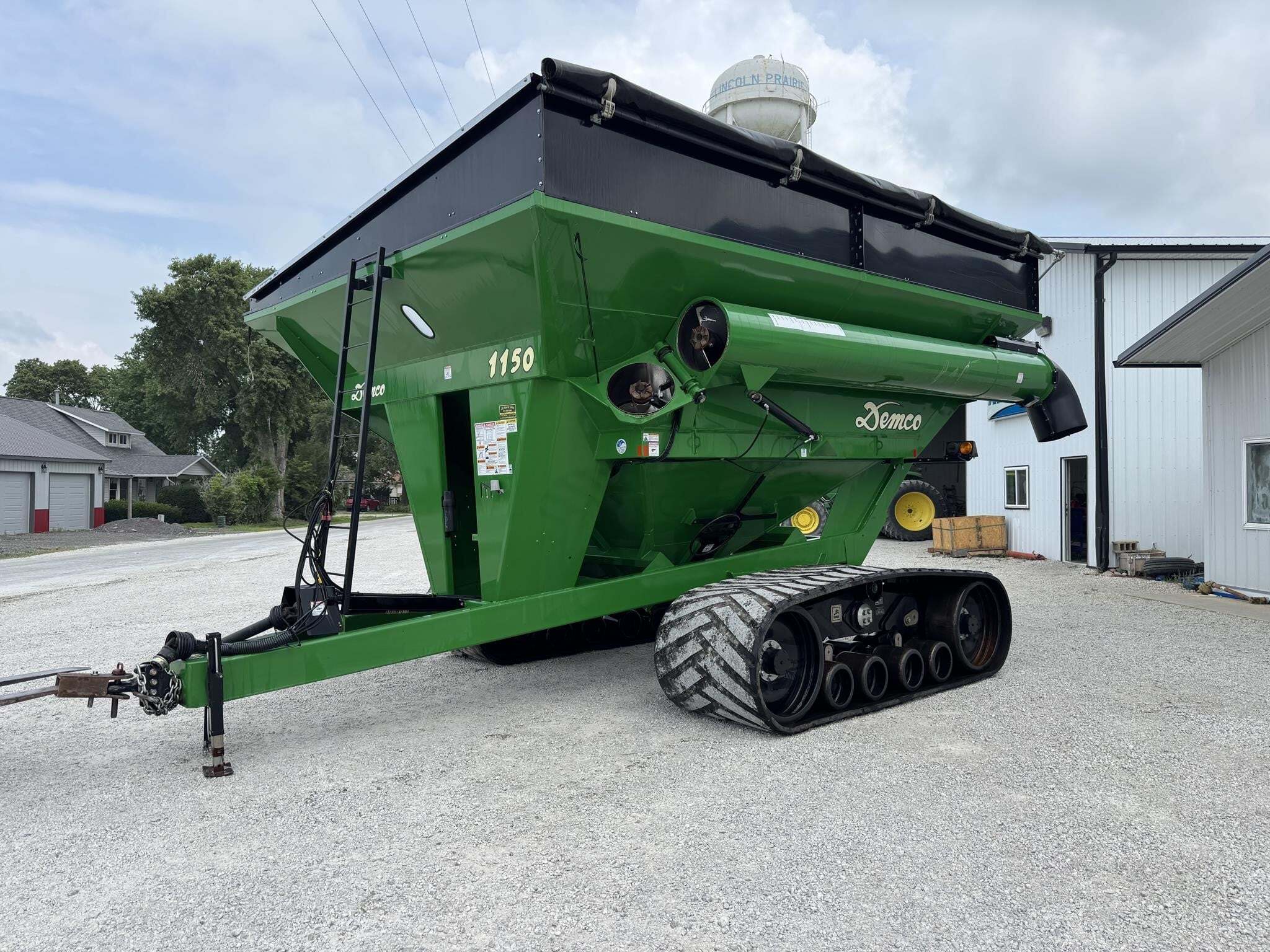 2015 Demco 1150 Grain Cart