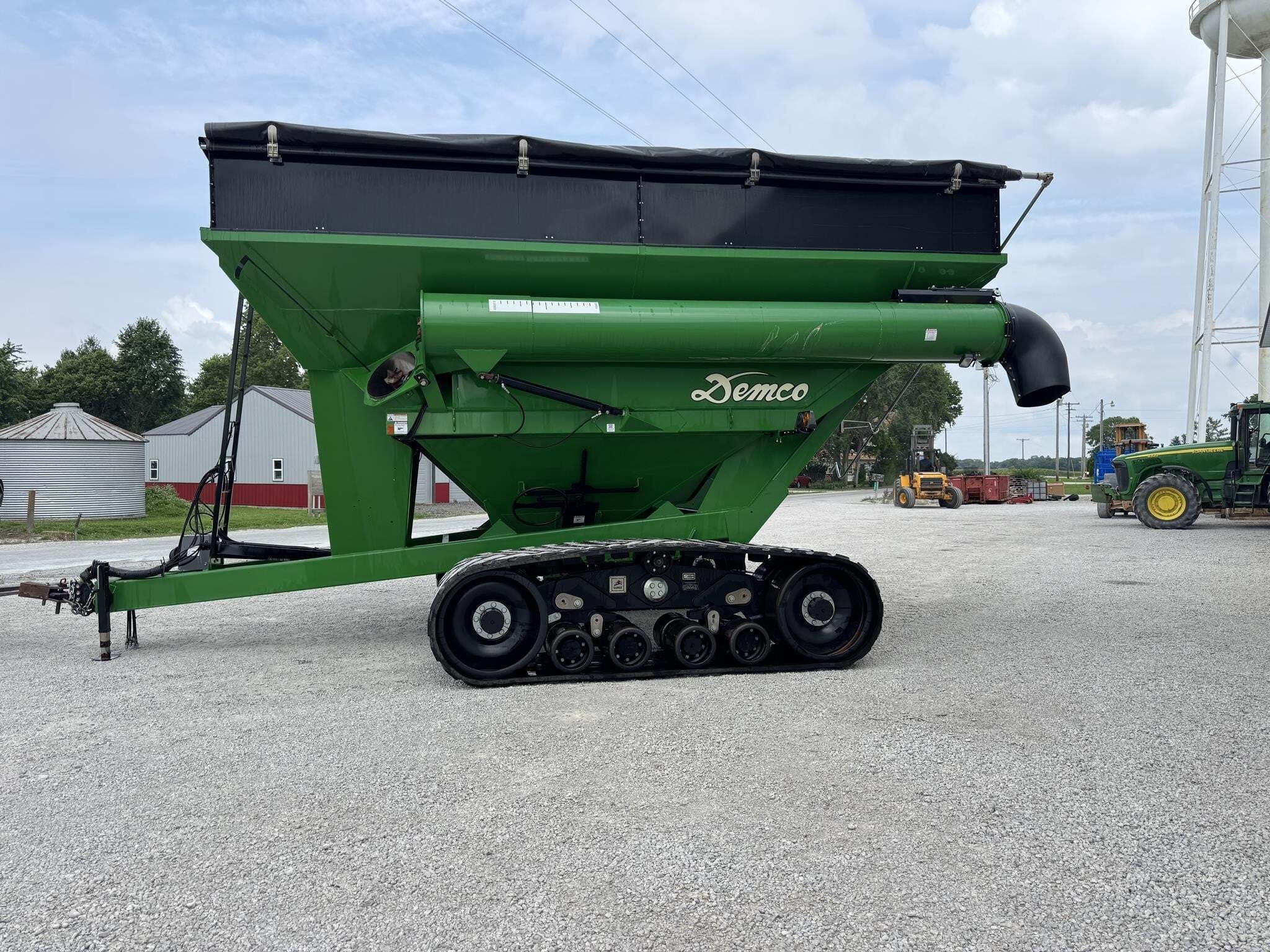 2015 Demco 1150 Grain Cart