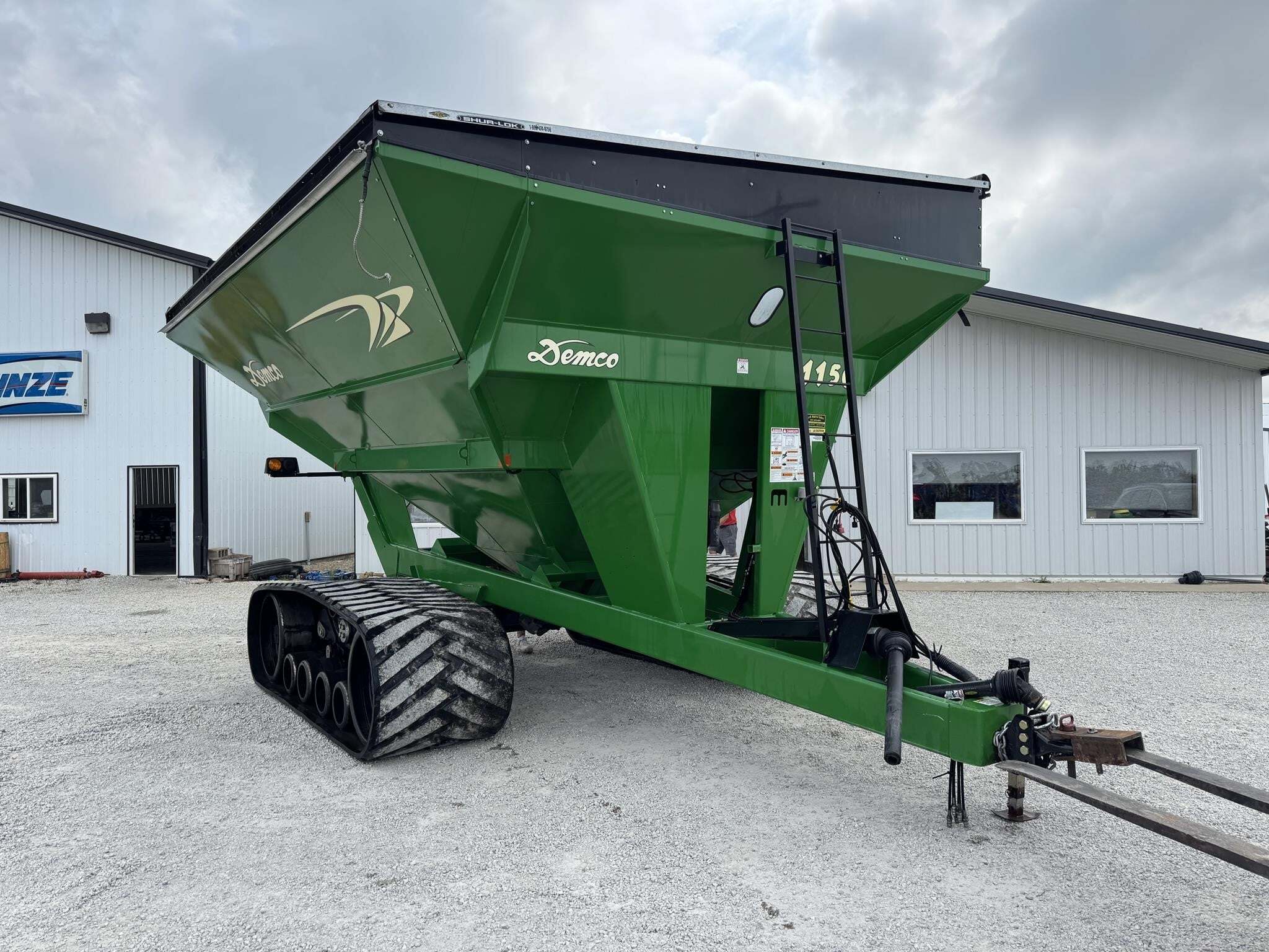 2015 Demco 1150 Grain Cart