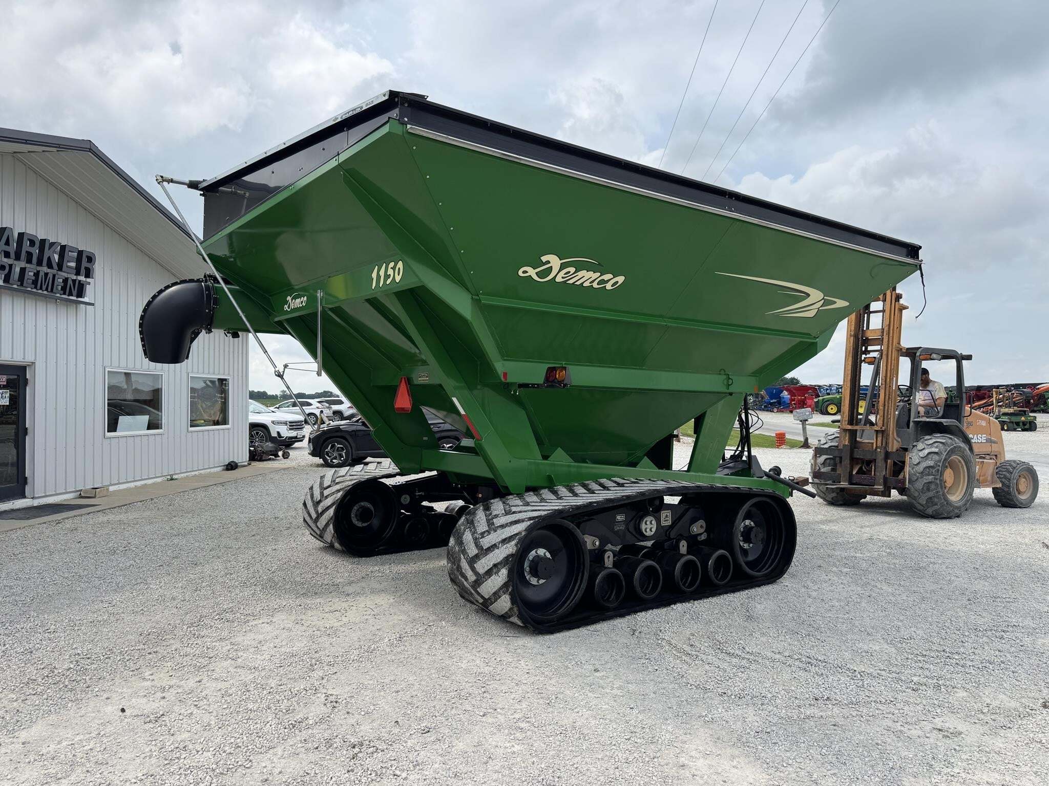 2015 Demco 1150 Grain Cart