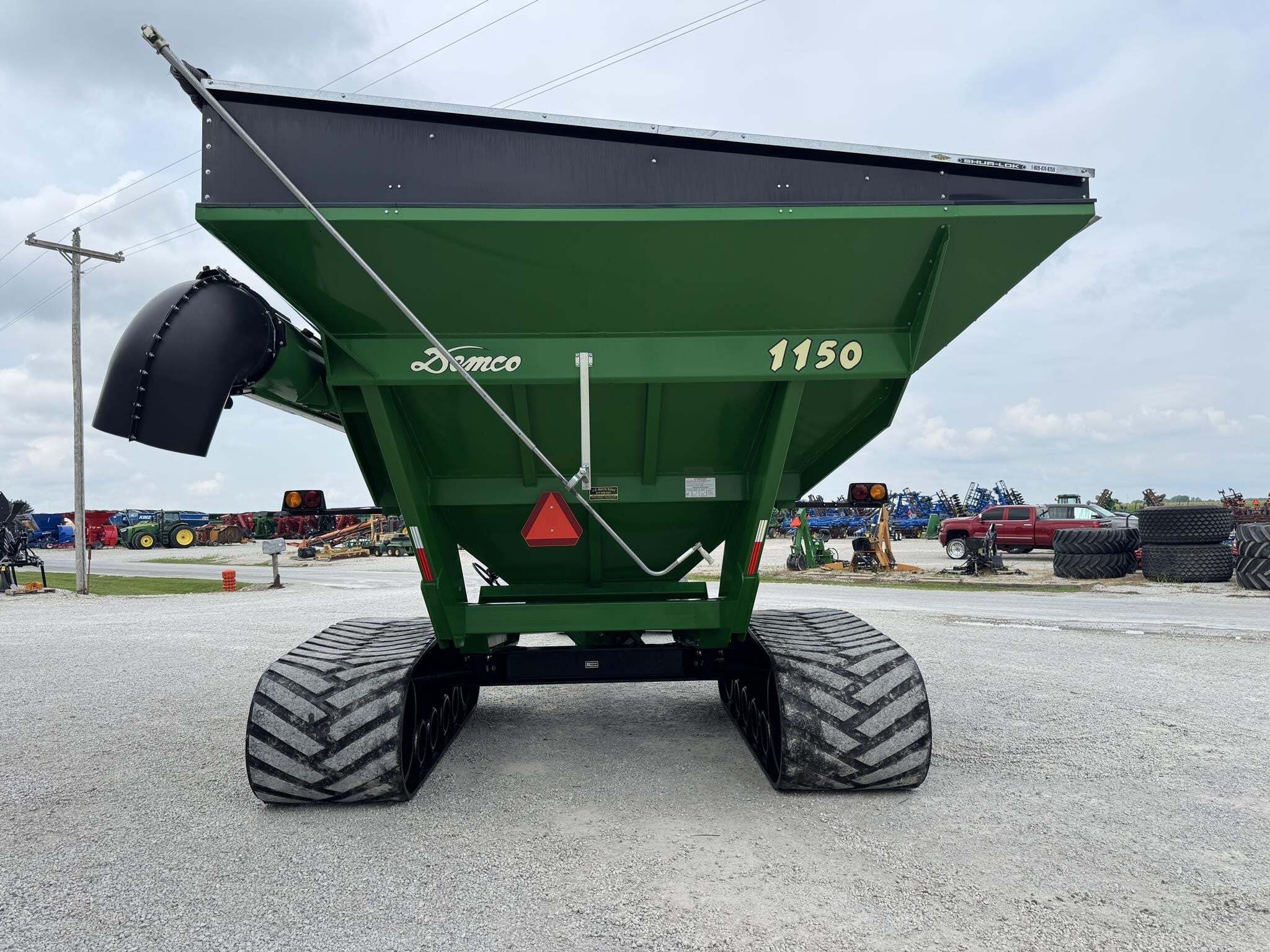 2015 Demco 1150 Grain Cart