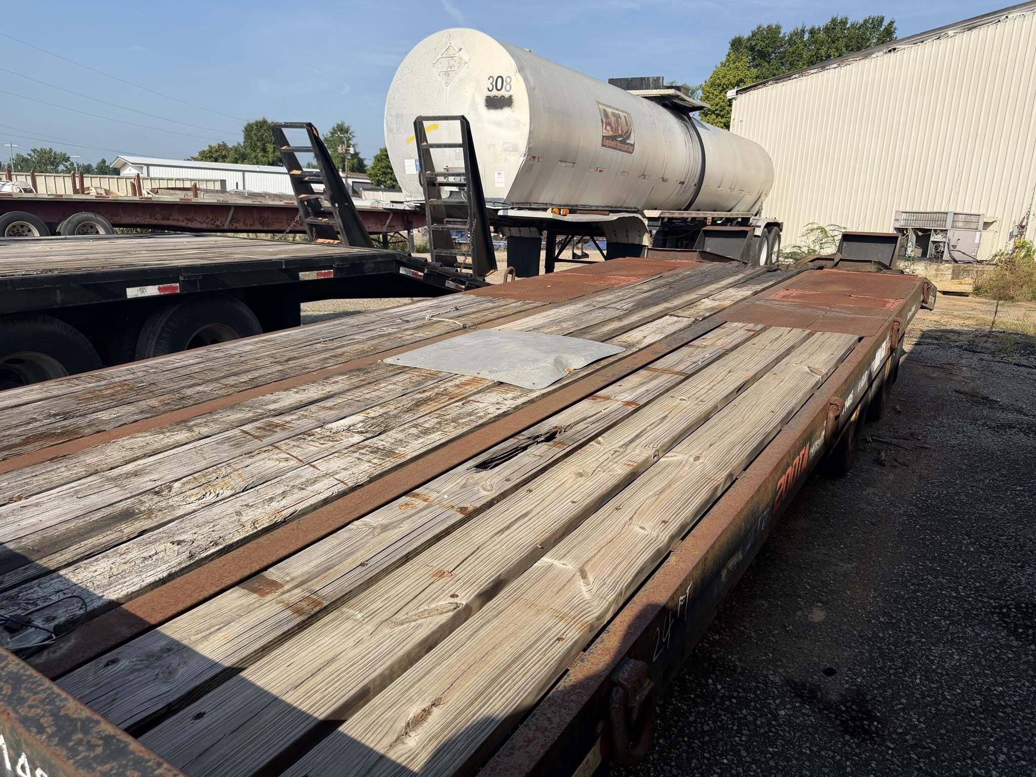 2009 Interstate 20DTA Flatbed Trucks/Trailer
