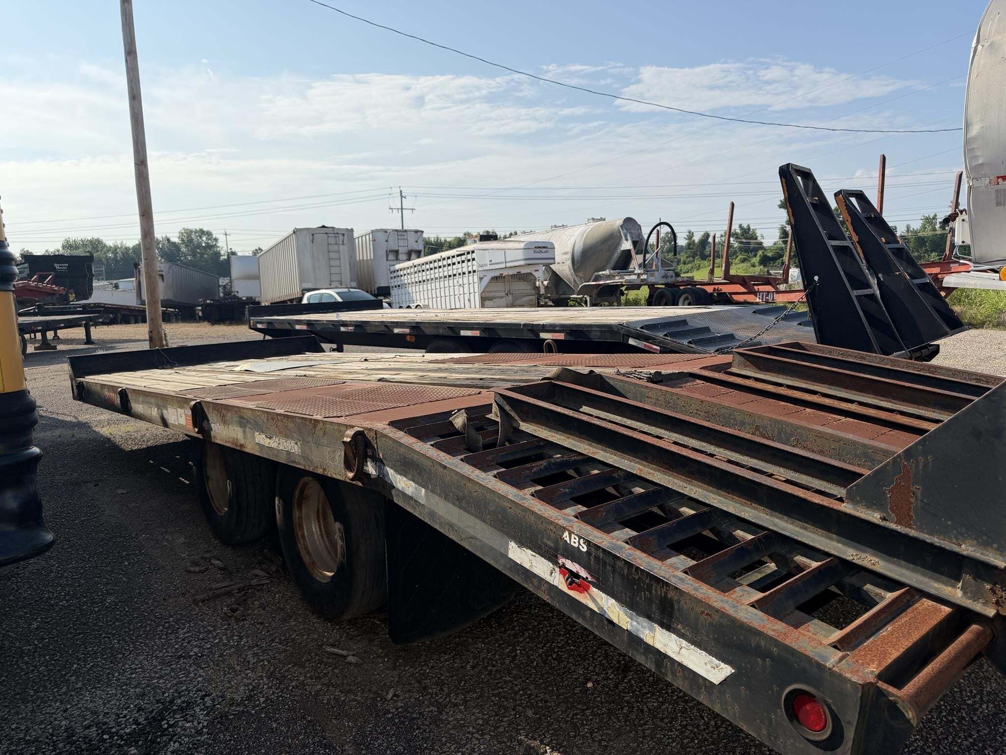 2009 Interstate 20DTA Flatbed Trucks/Trailer