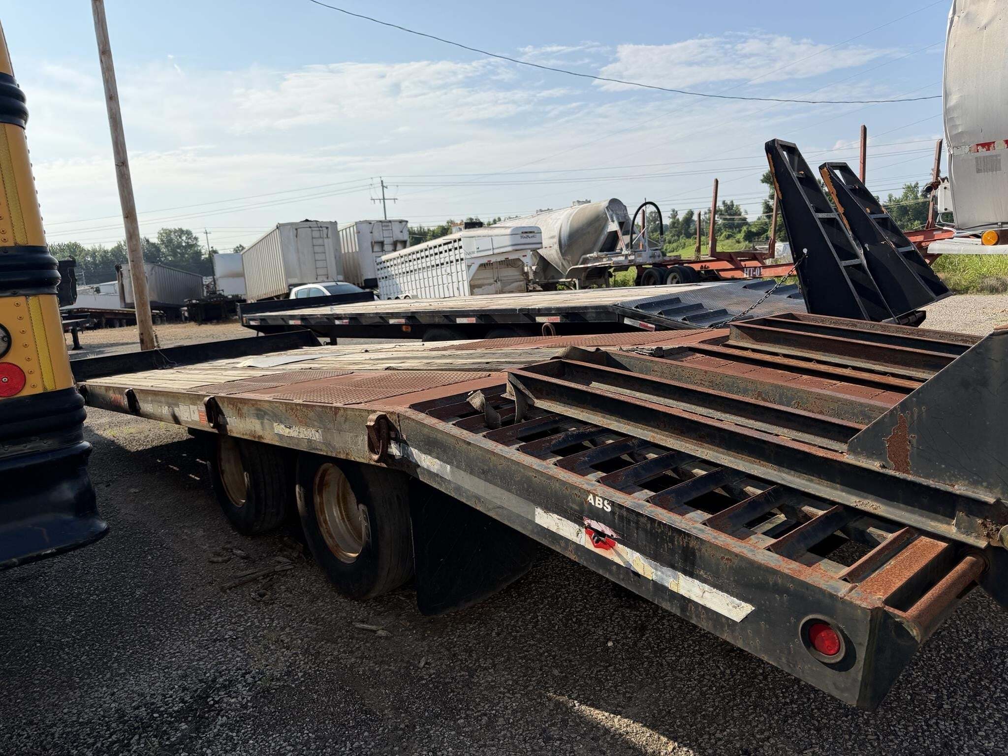 2009 Interstate 20DTA Flatbed Trucks/Trailer