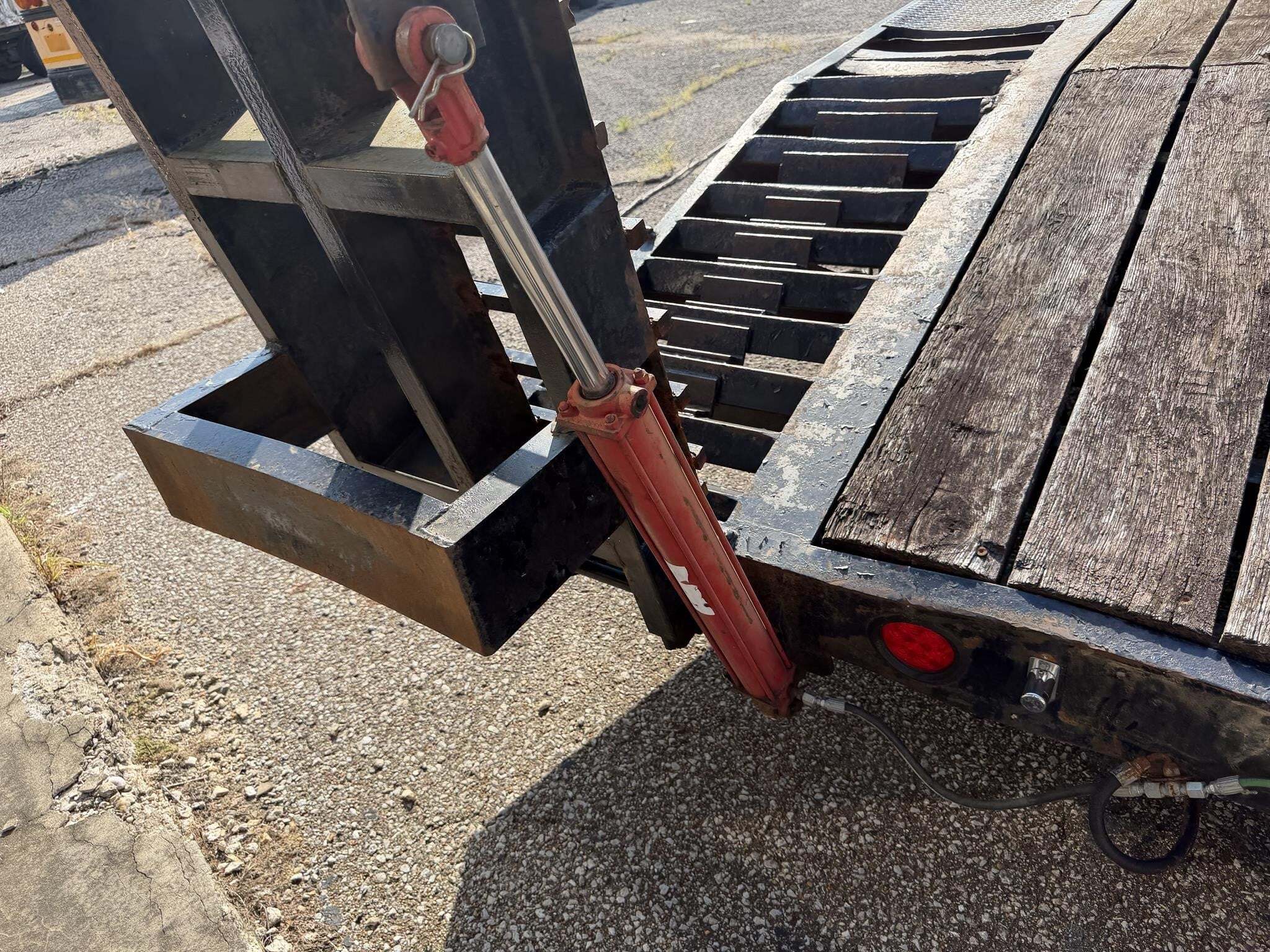 1998 Cherokee 20 TON PINTLE Semi Trucks/Trailer