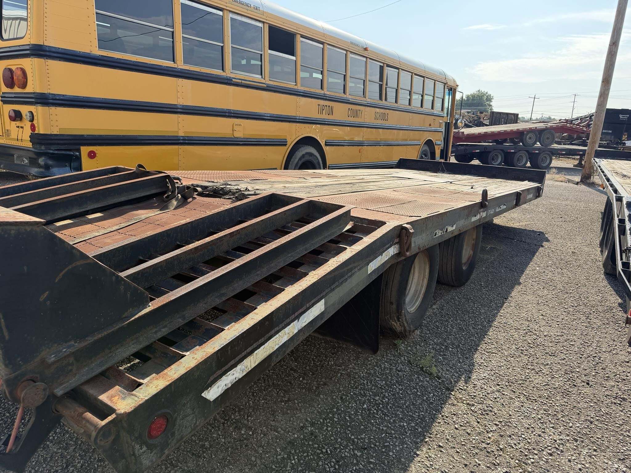 2009 Interstate 20DTA Flatbed Trucks/Trailer