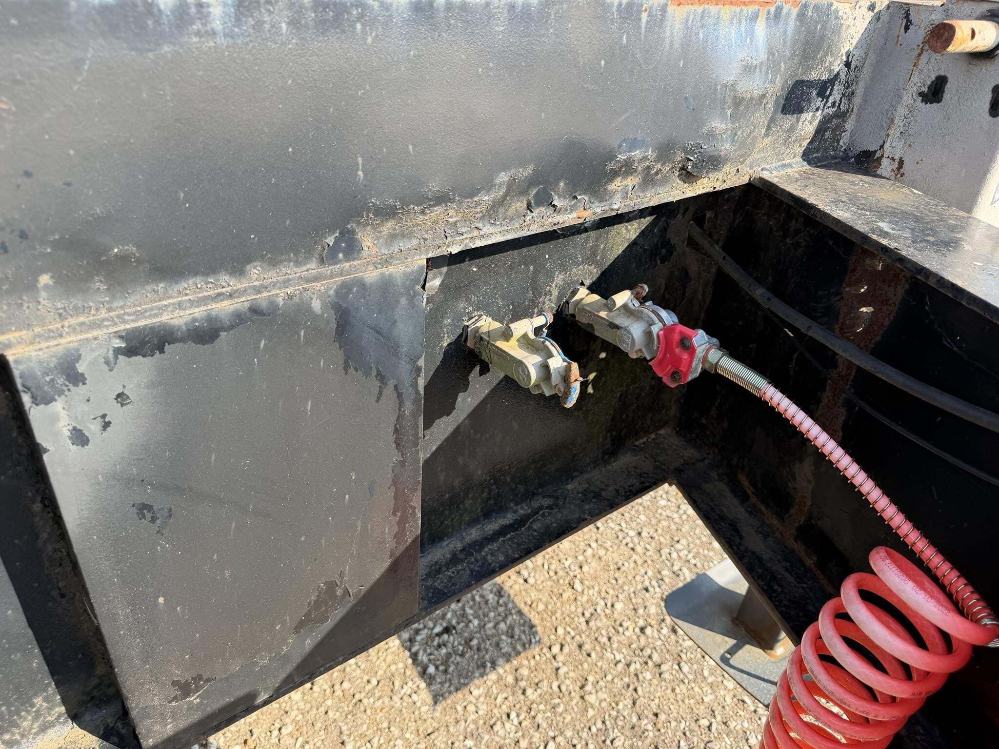 1998 Cherokee 20 TON PINTLE Semi Trucks/Trailer