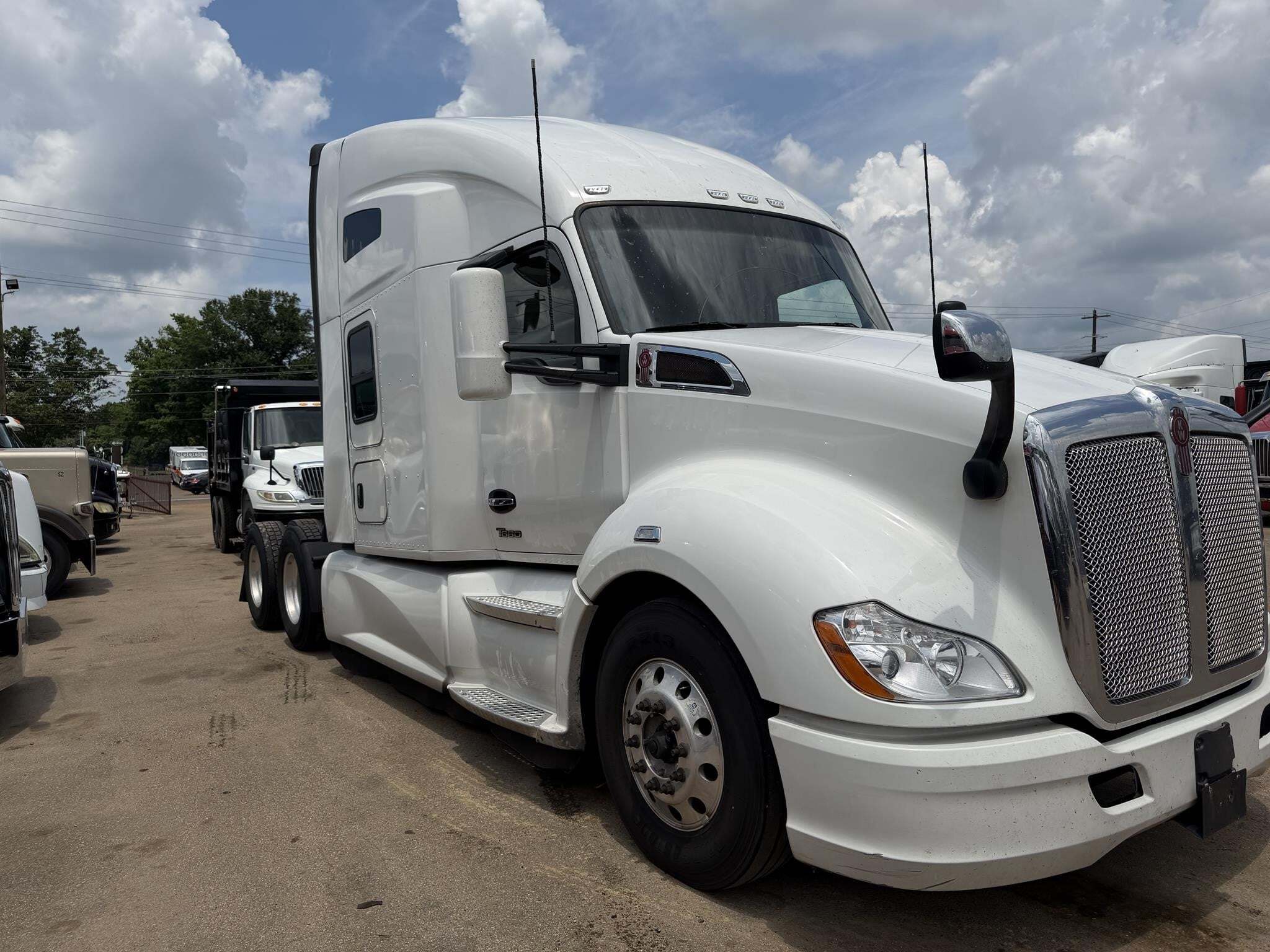 2022 Kenworth T680 Semi Trucks/Trailer