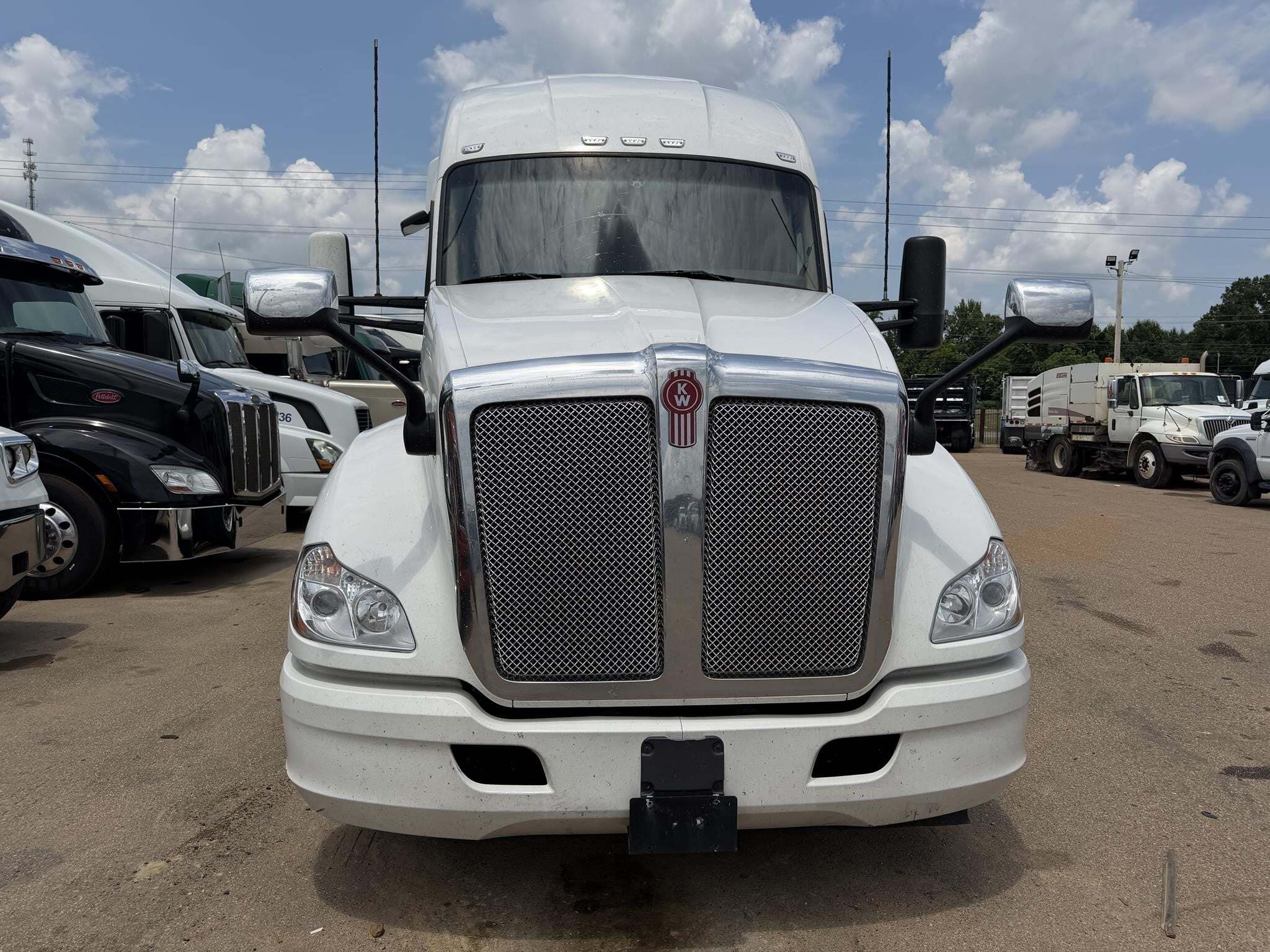2022 Kenworth T680 Semi Trucks/Trailer