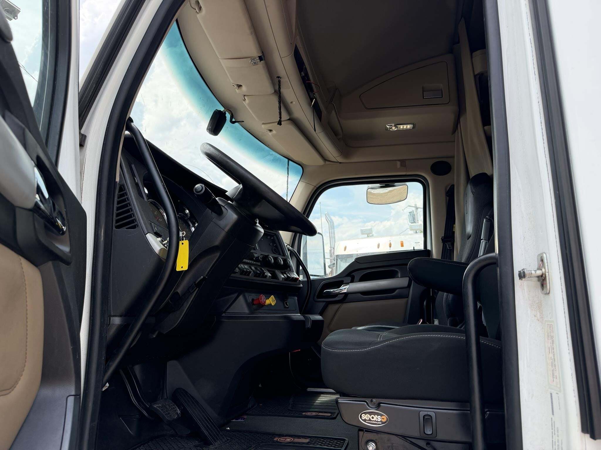 2022 Kenworth T680 Semi Trucks/Trailer
