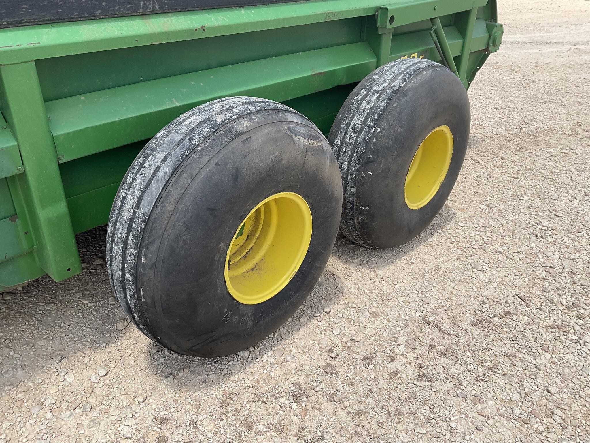  John Deere 785 Manure Spreader
