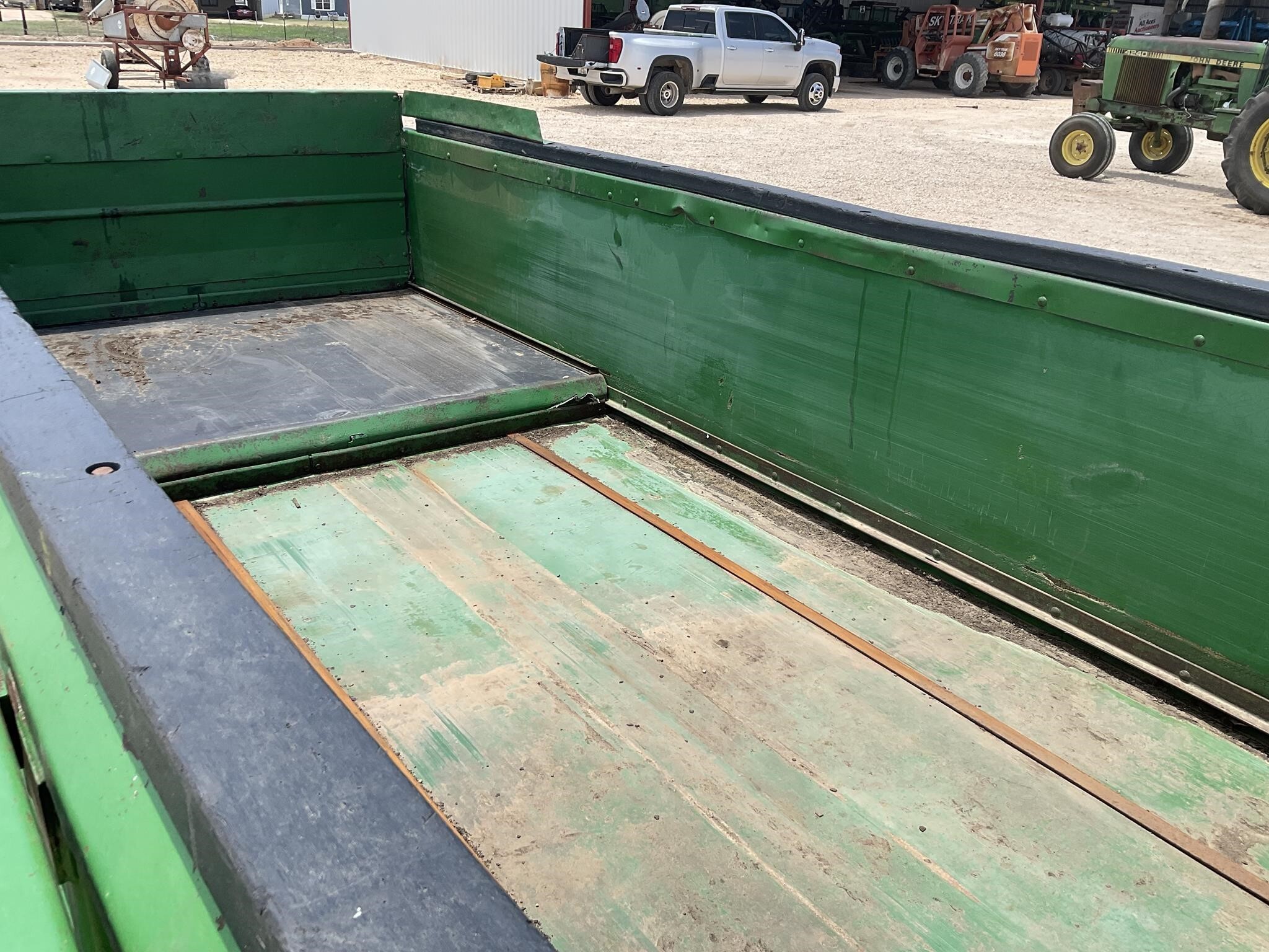  John Deere 785 Manure Spreader