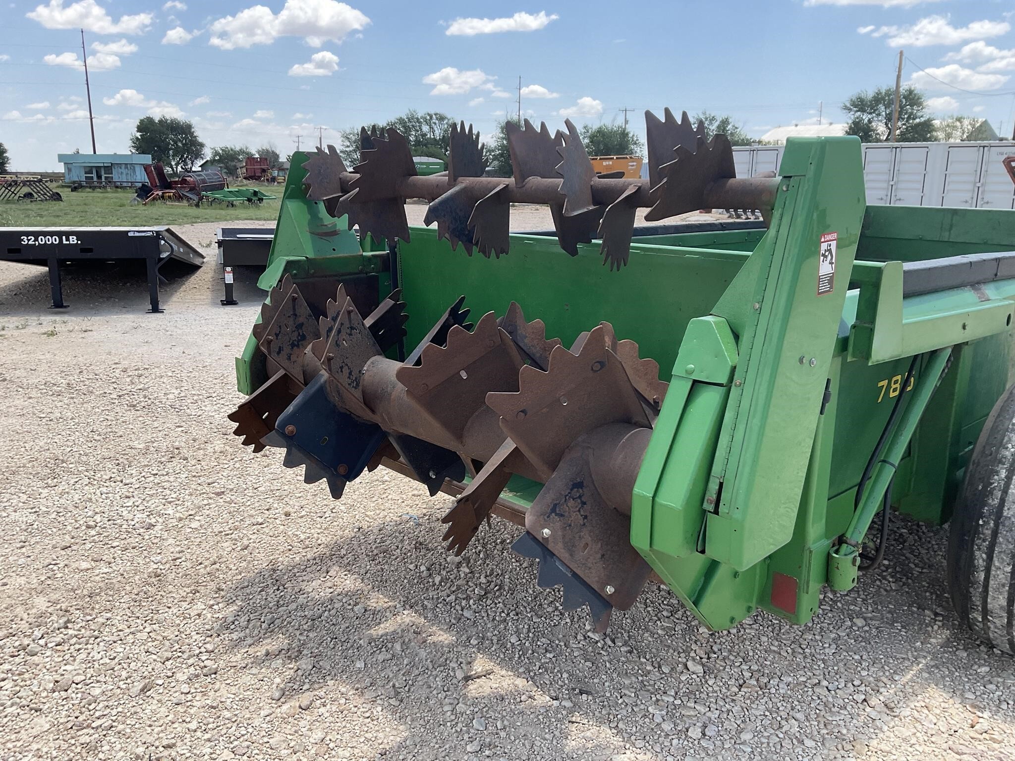  John Deere 785 Manure Spreader