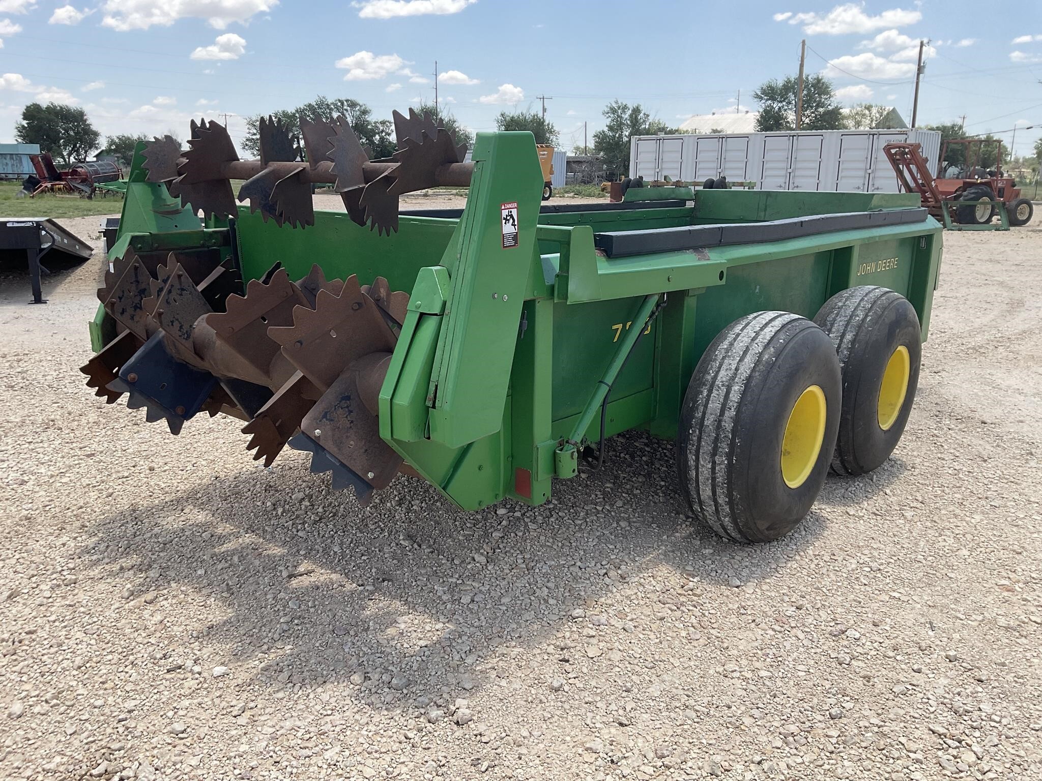  John Deere 785 Manure Spreader