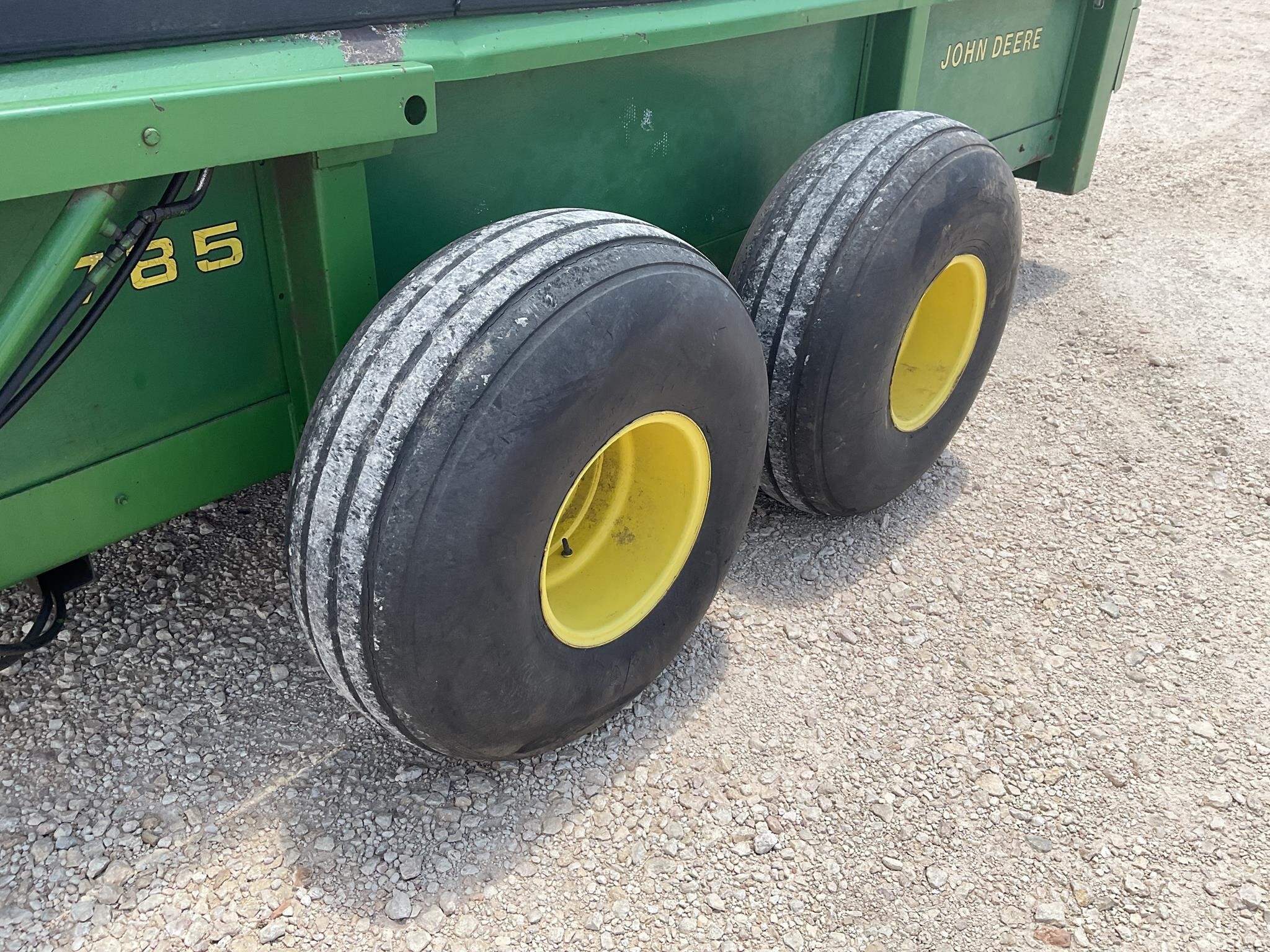  John Deere 785 Manure Spreader