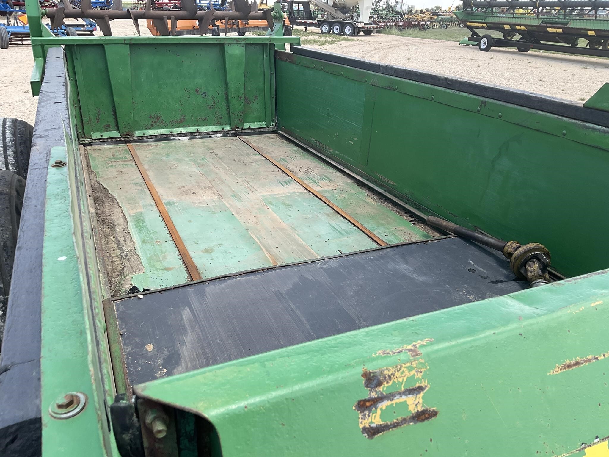  John Deere 785 Manure Spreader