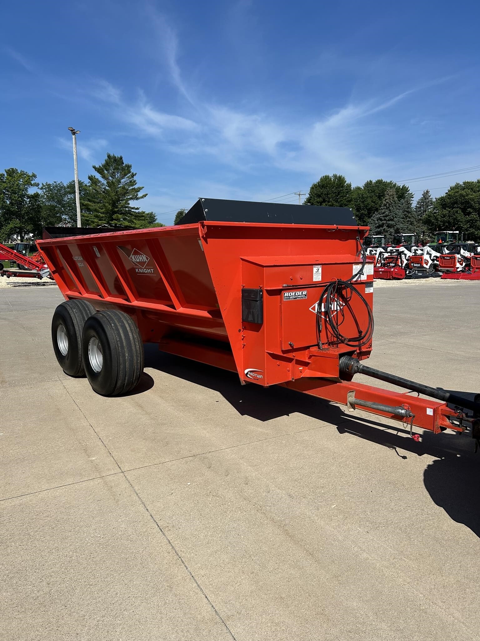 2017 Kuhn Knight 8124 Manure Spreader
