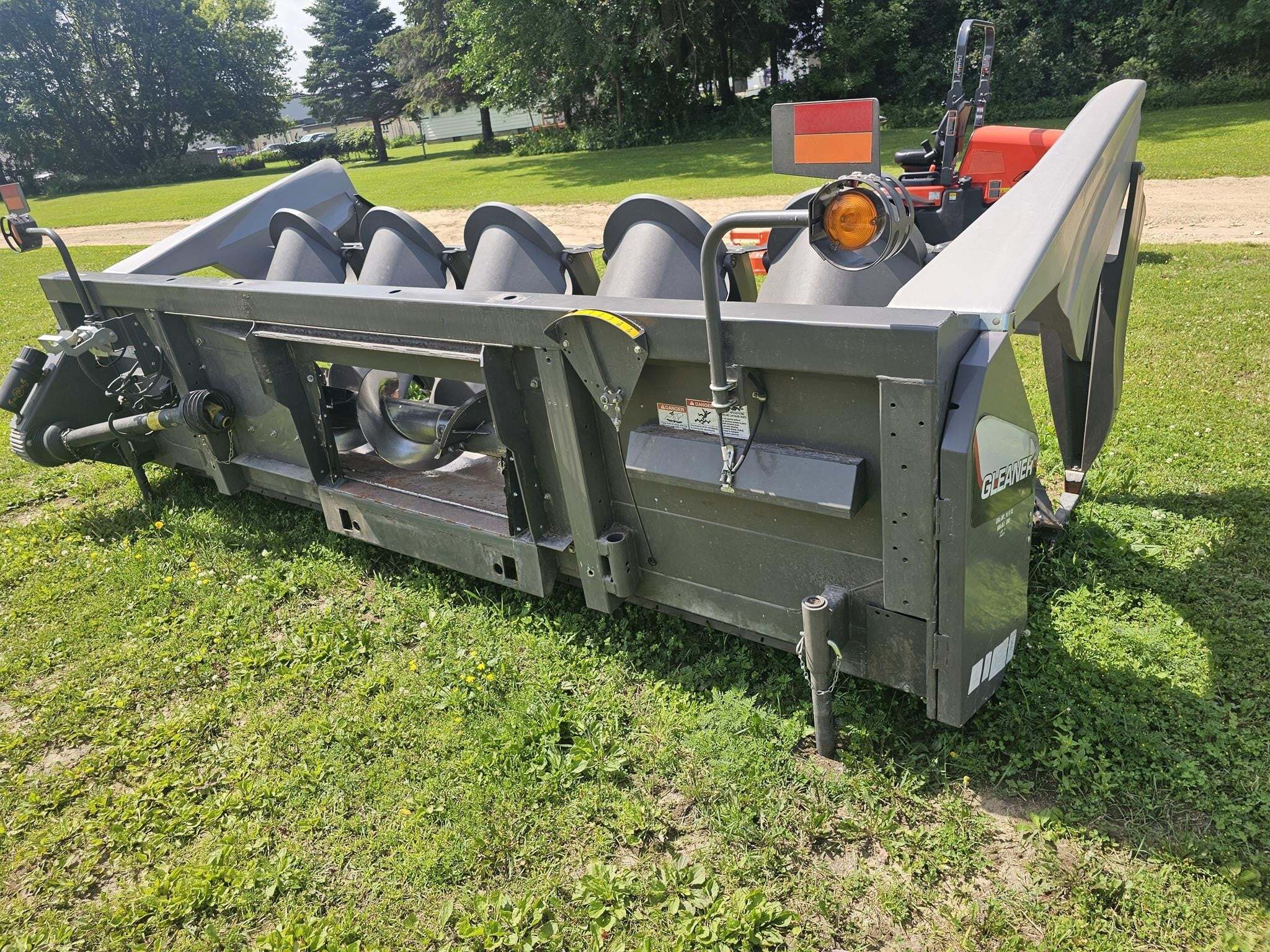 2017 Gleaner 3206 Platform
